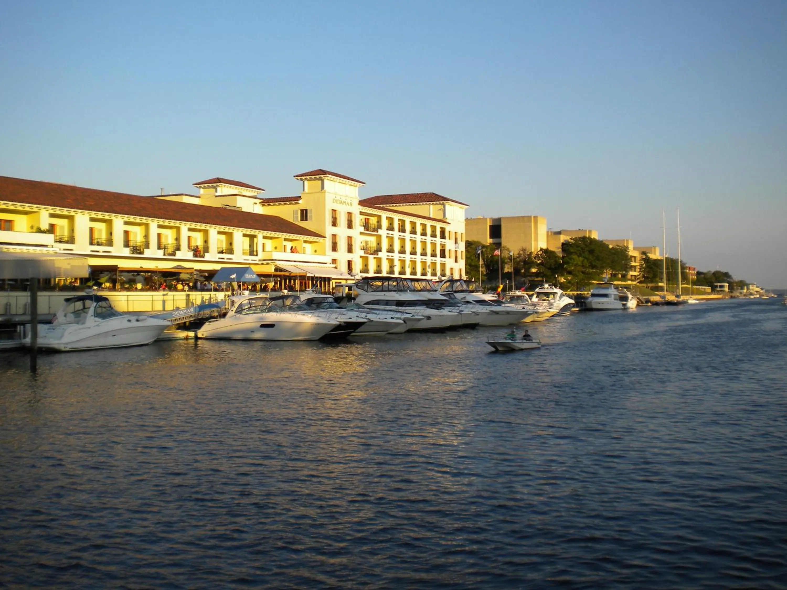 Property building in Delamar Greenwich Harbor