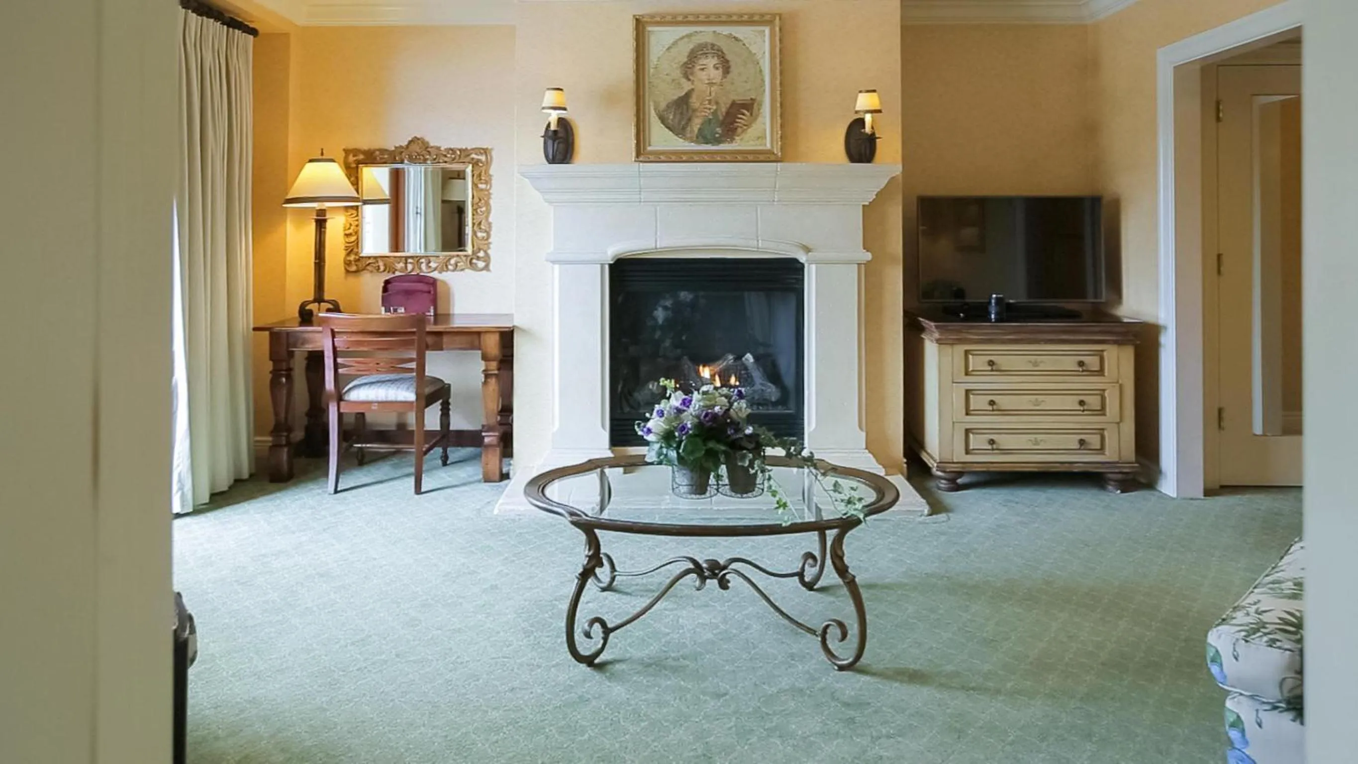 Living room in Delamar Greenwich Harbor