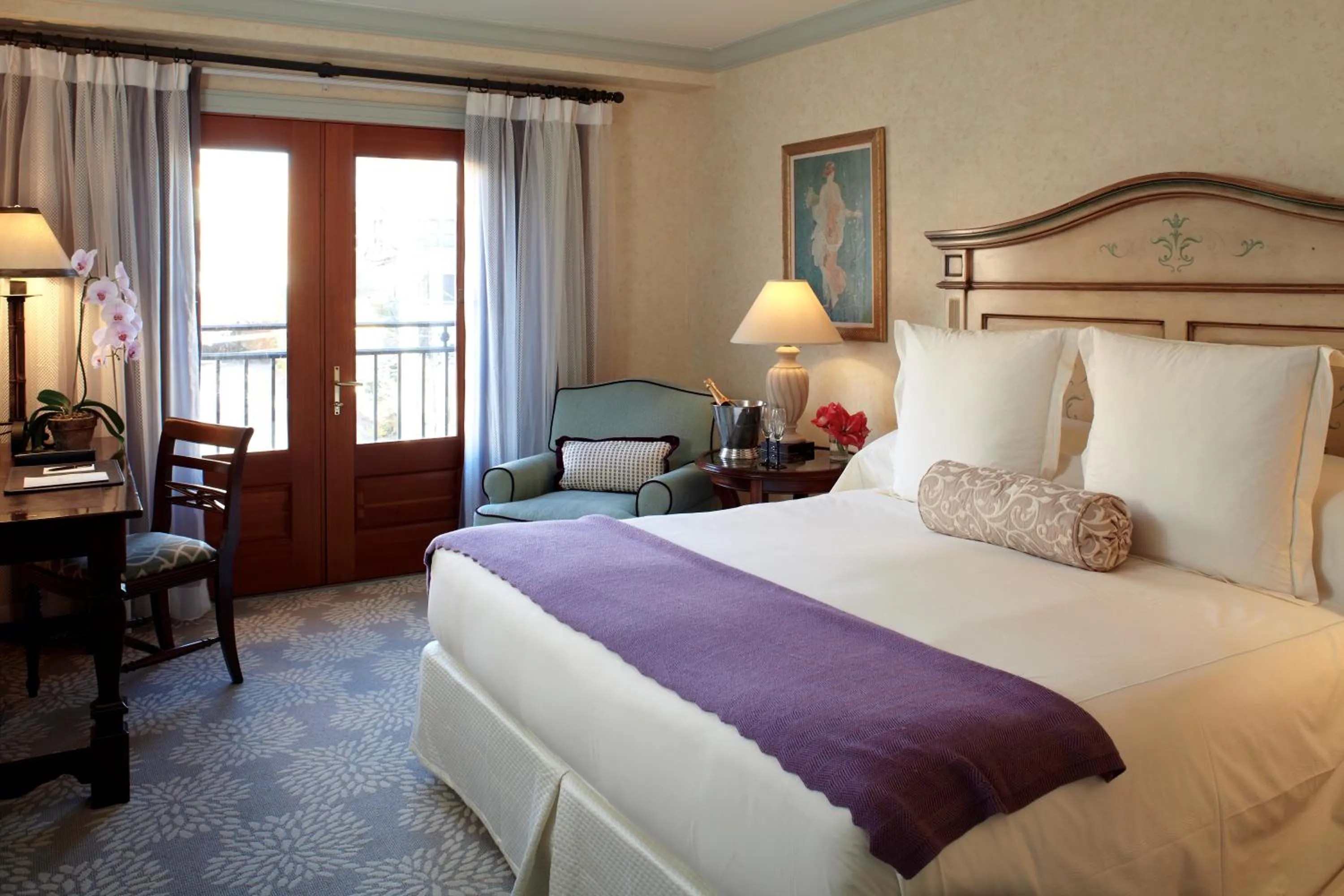 Bed in Delamar Greenwich Harbor