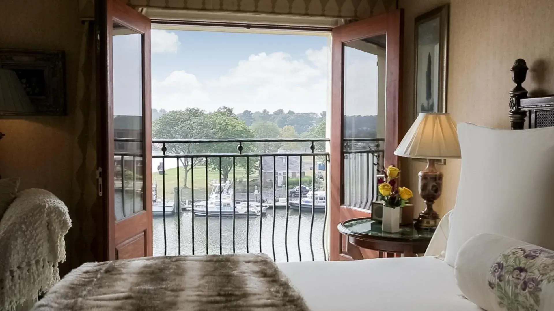 Day, Bed in Delamar Greenwich Harbor Day, Bed in Delamar Greenwich Harbor