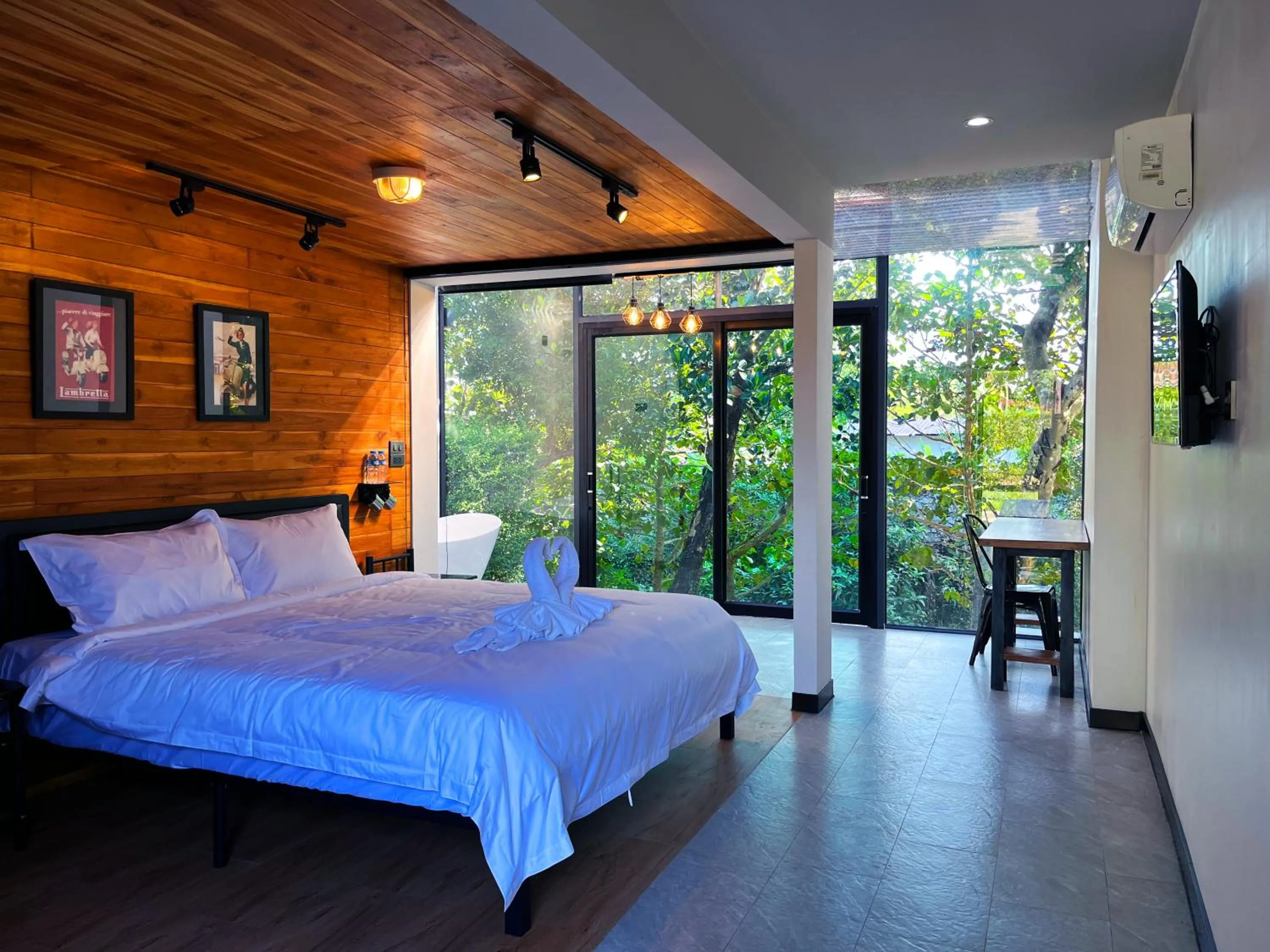 Bed in Kong Resort Vangvieng