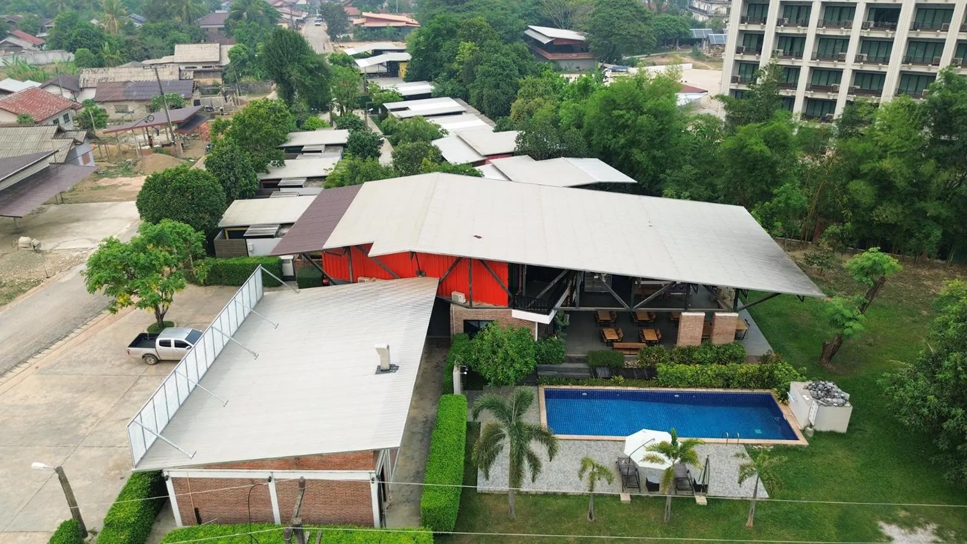 Swimming pool in Kong Resort Vangvieng