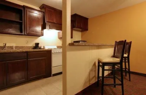 Kitchen or kitchenette in Guest Inn San Benito/Harlingen