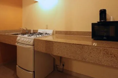 Kitchen or kitchenette in Guest Inn San Benito/Harlingen