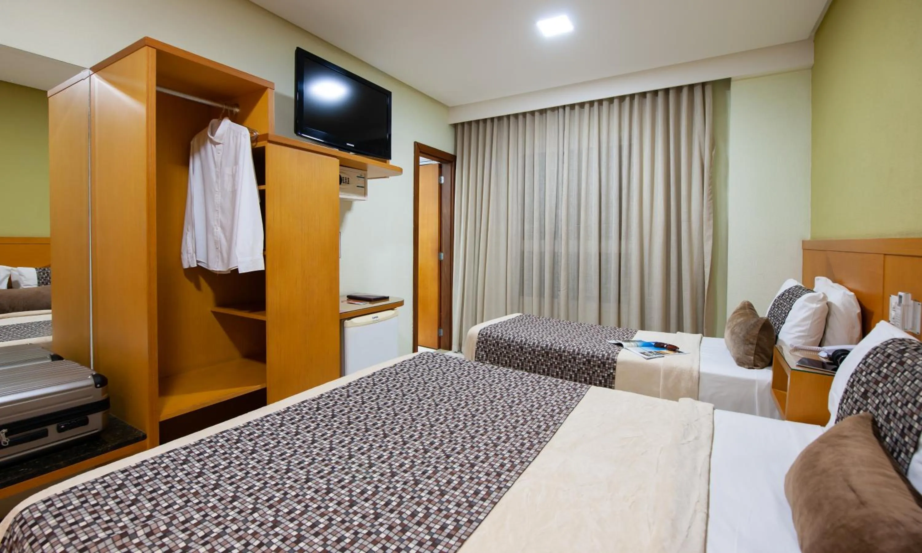 TV and multimedia, Bed in Hotel Santorini