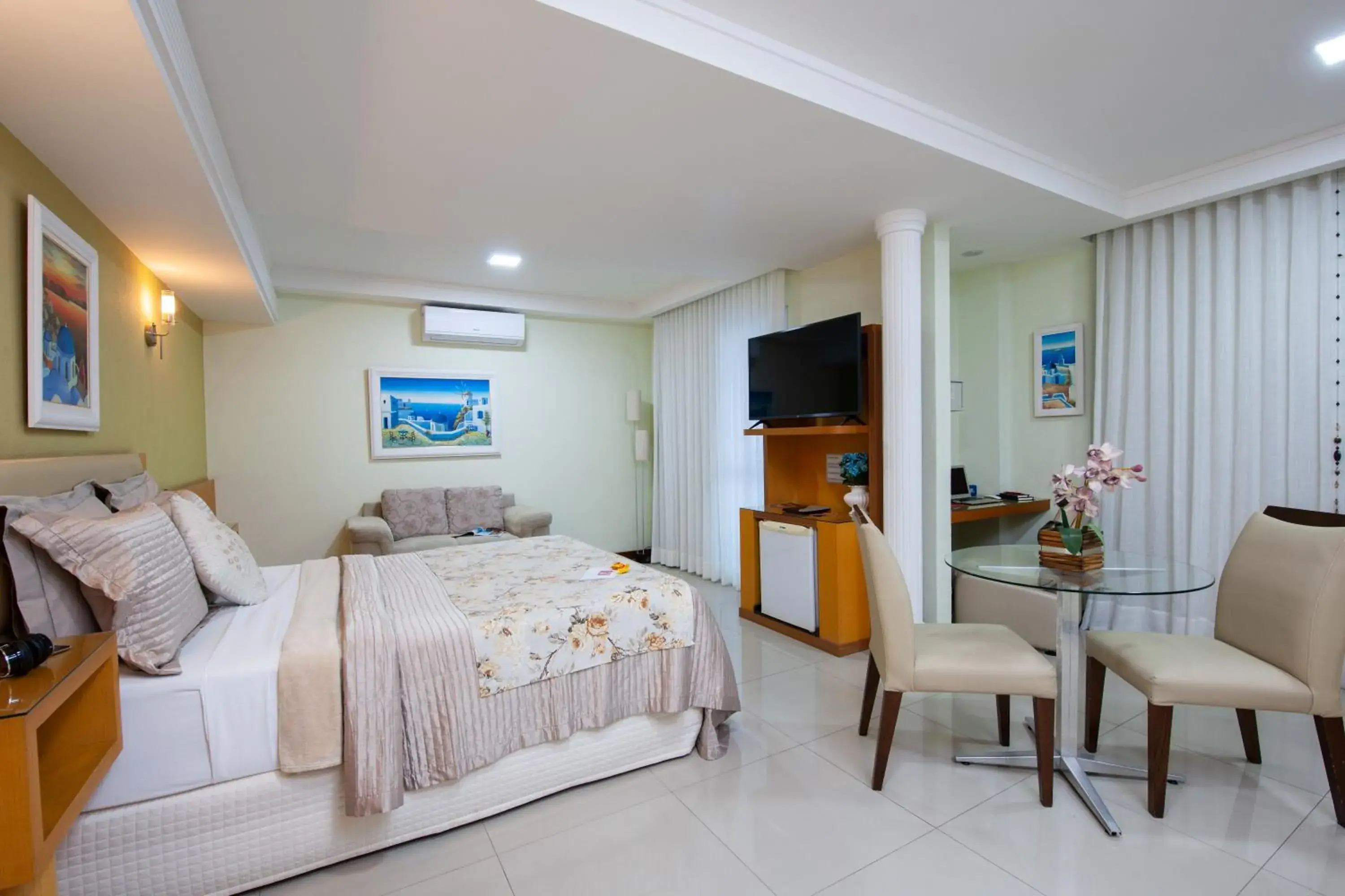 Bed in Hotel Santorini Bed in Hotel Santorini