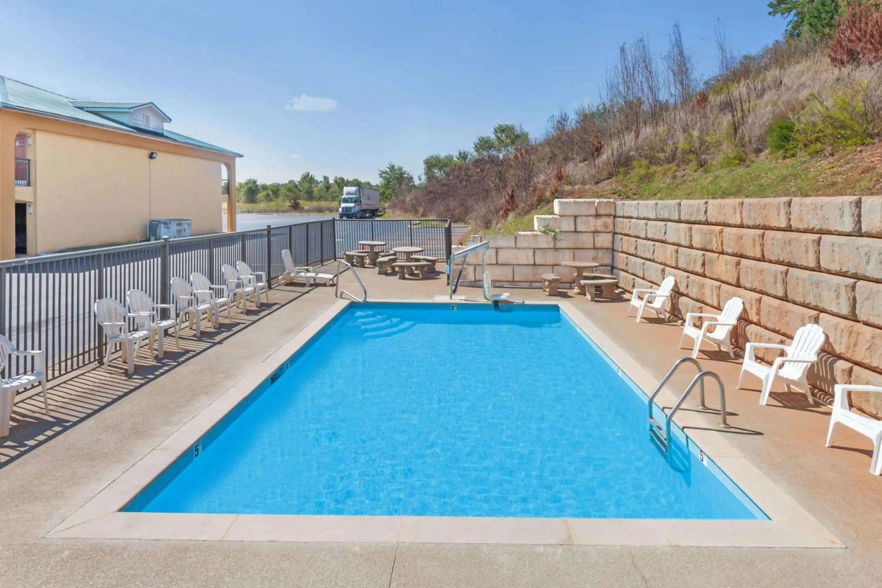 Days Inn by Wyndham Lenoir City Days Inn by Wyndham Lenoir City