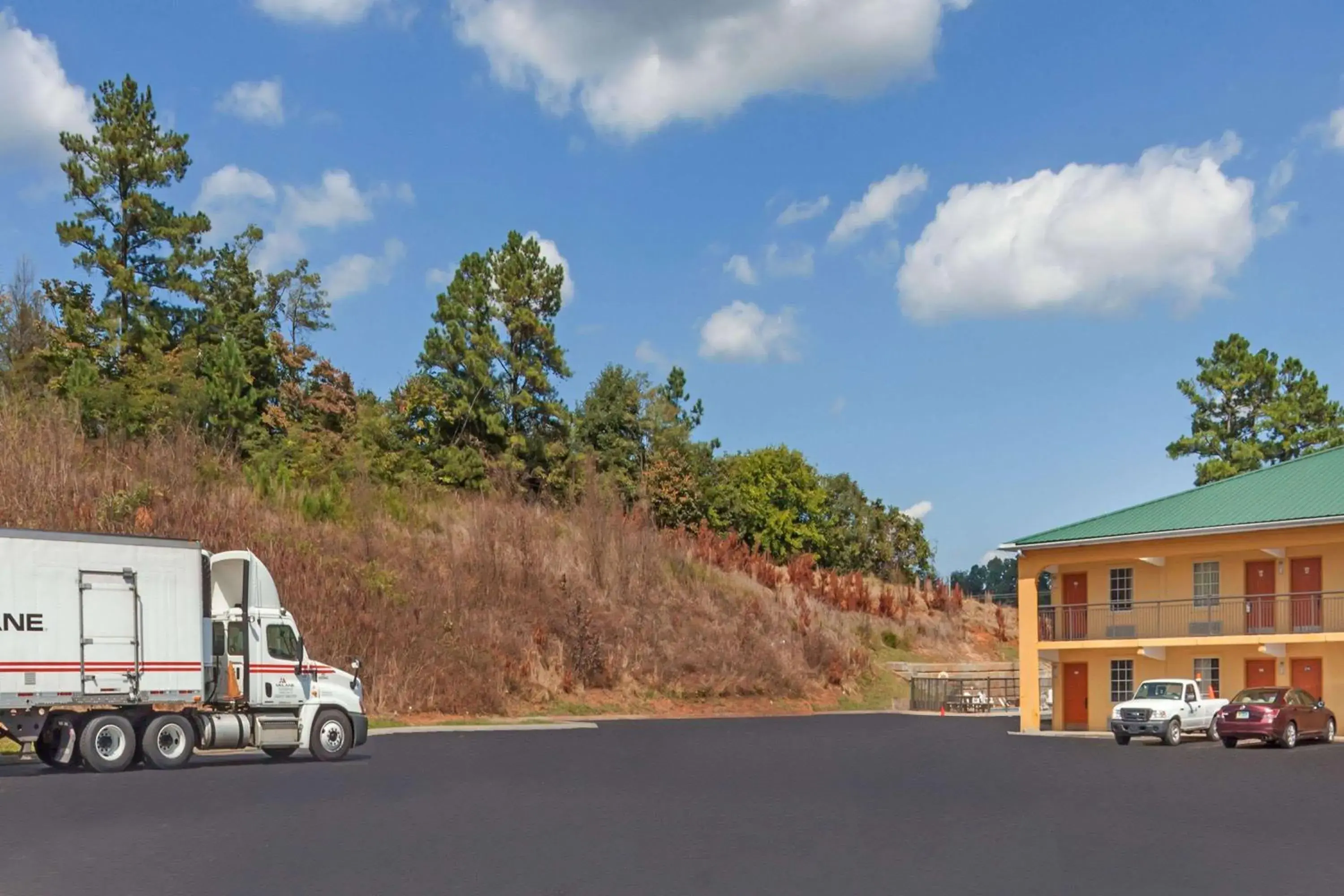 Property building in Days Inn by Wyndham Lenoir City Property building in Days Inn by Wyndham Lenoir City