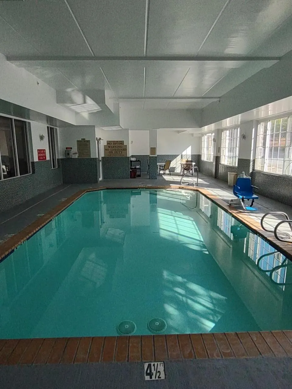 Swimming pool in Country Inn & Suites by Radisson, Buford at Mall of Georgia, GA