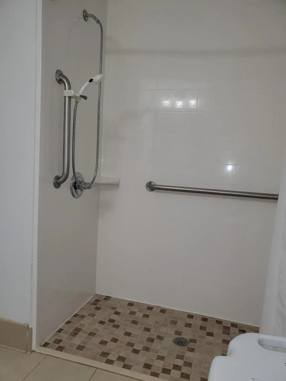 Shower in Country Inn & Suites by Radisson, Buford at Mall of Georgia, GA