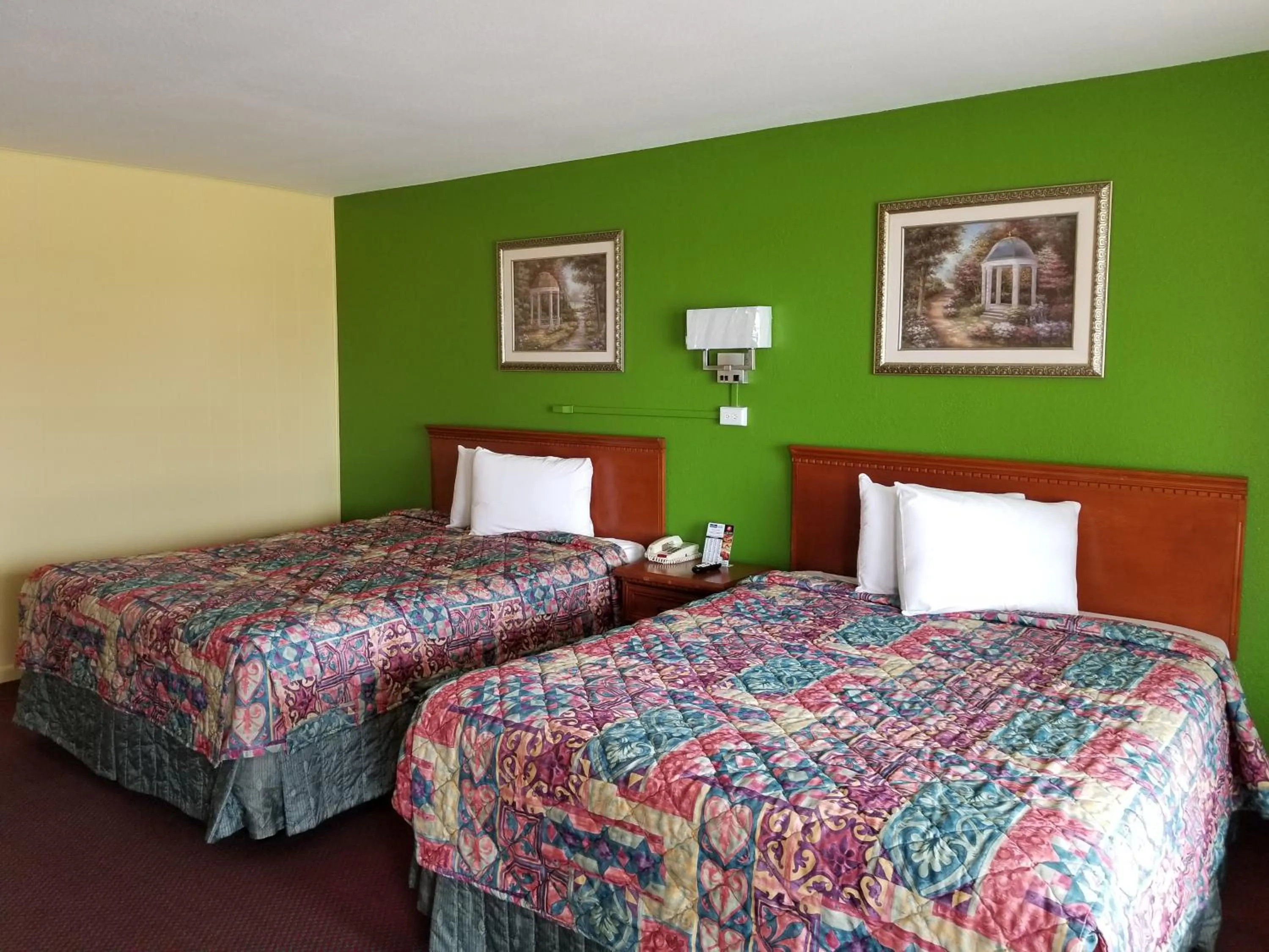 Bedroom, Bed in Eldon Inn