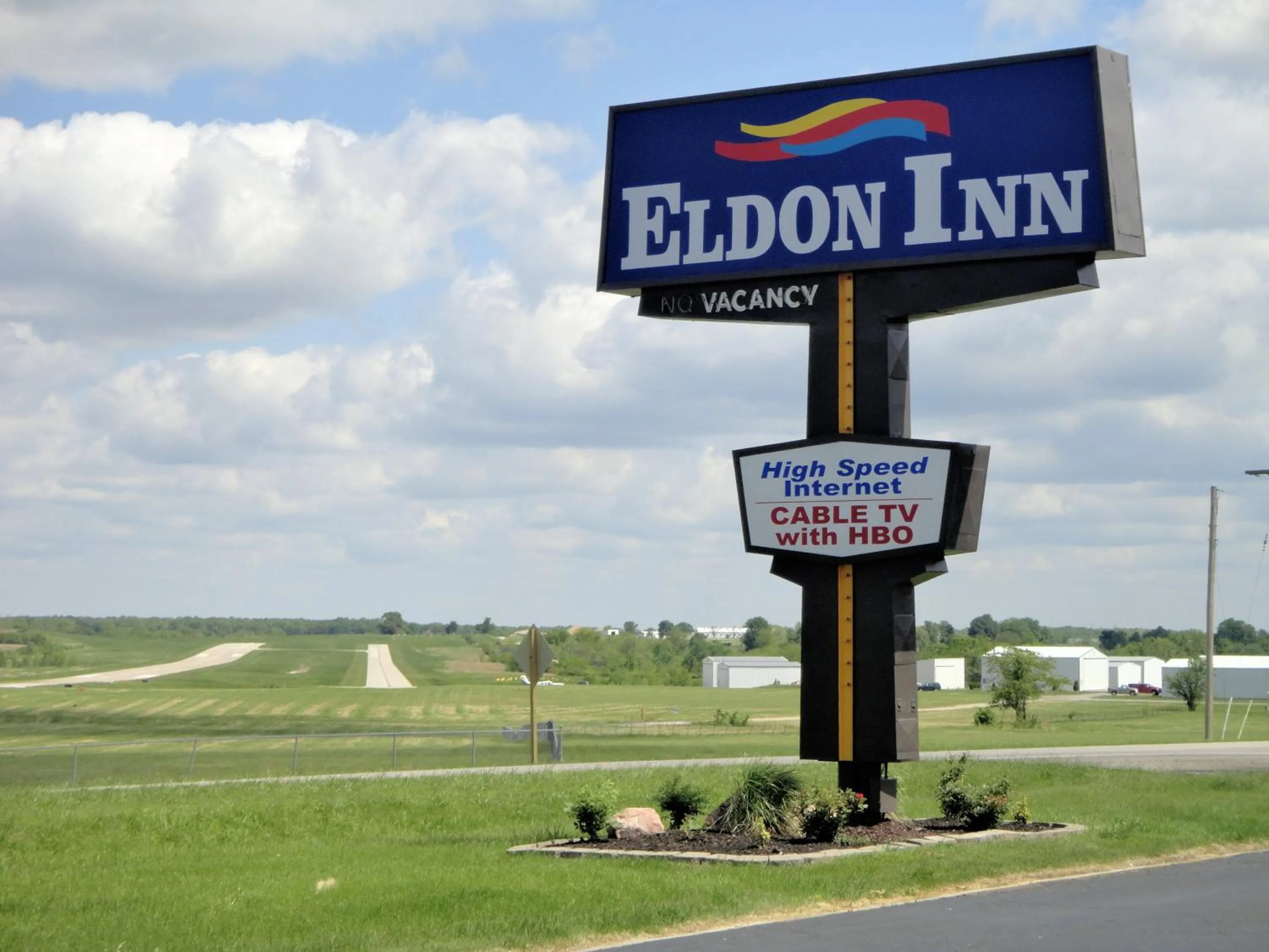 Facade/entrance in Eldon Inn