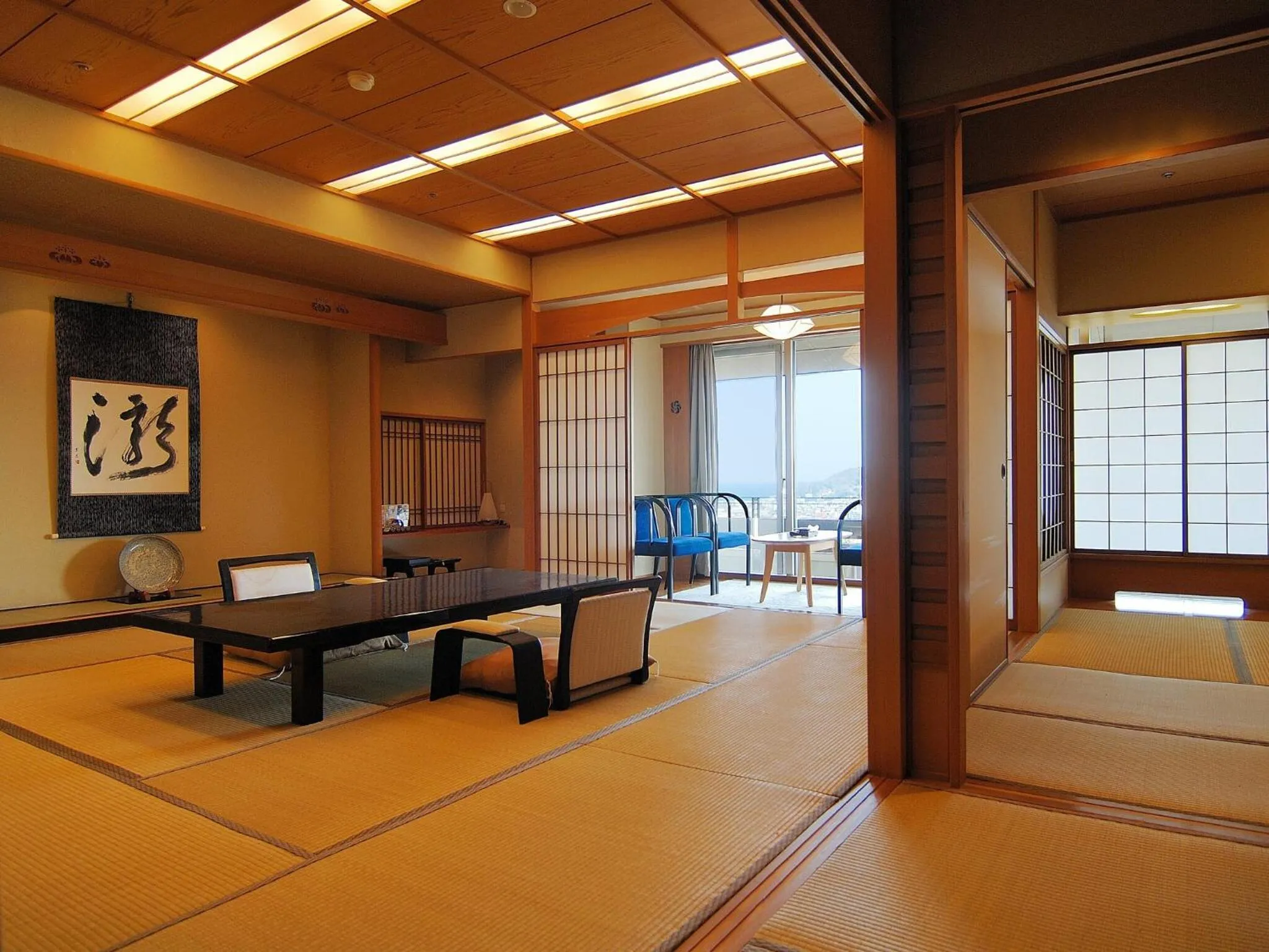 Photo of the whole room in Seizan Yamato
