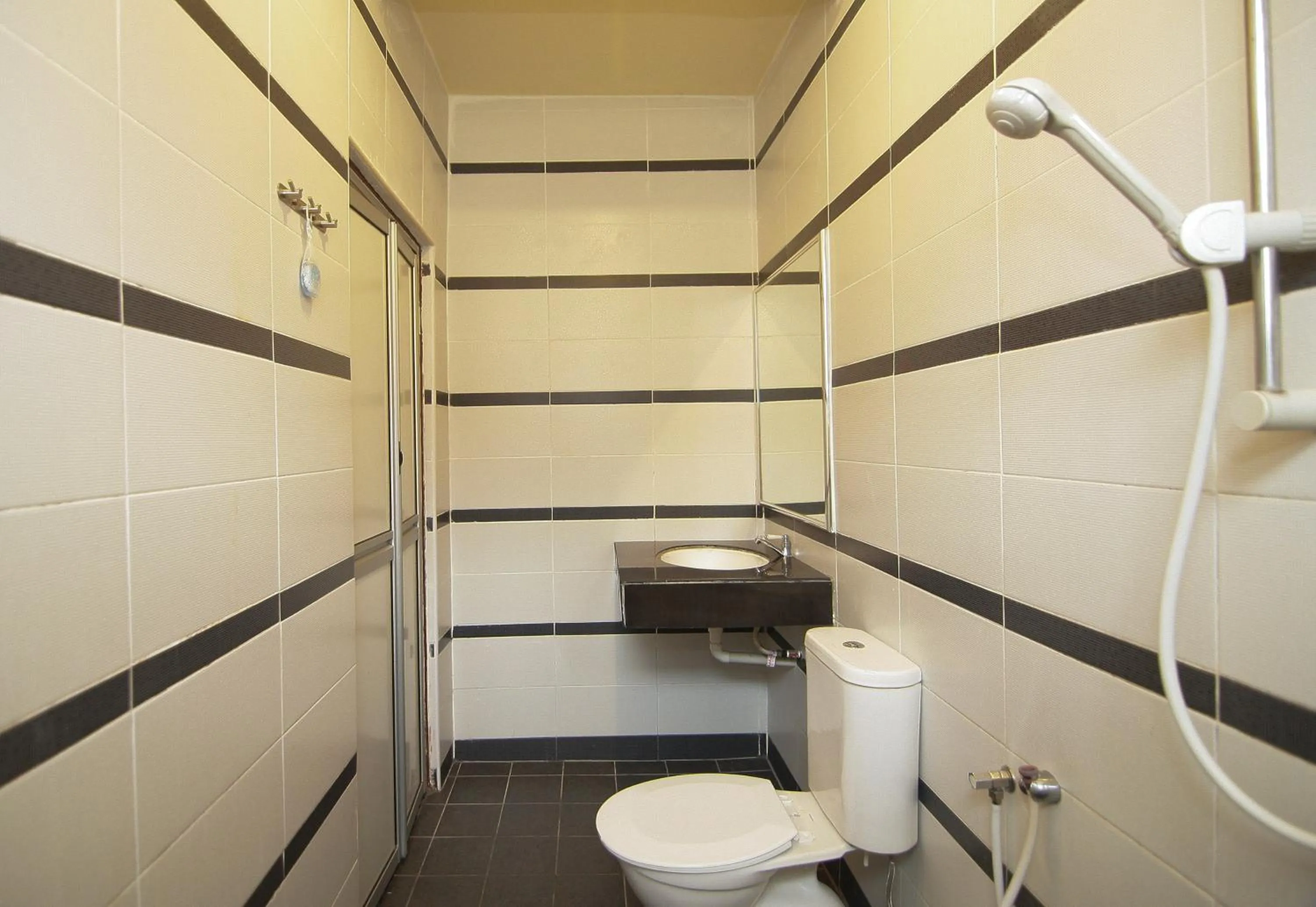 Bathroom in Anggerik Lodging