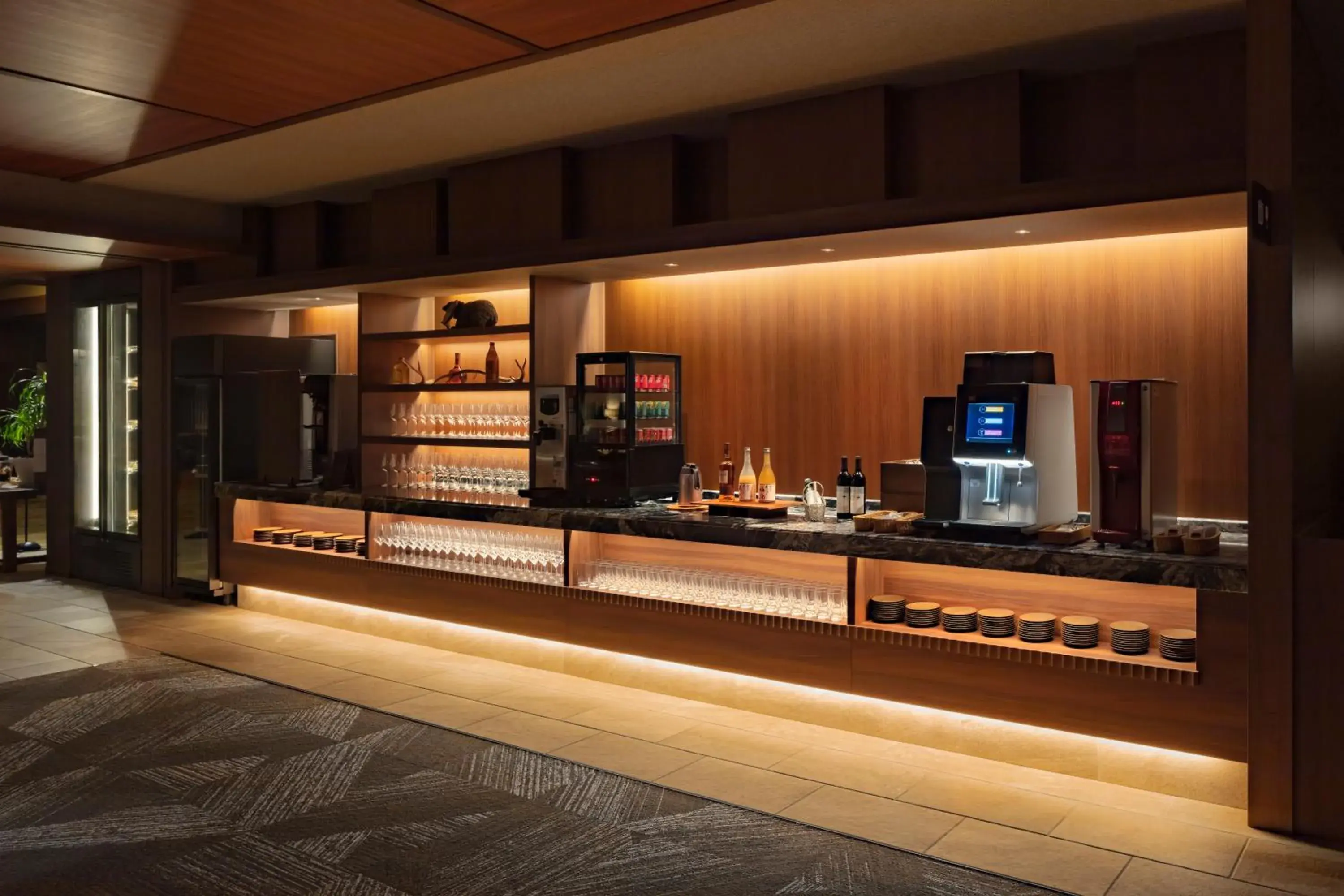 Lounge or bar in Kitakobushi Shiretoko Hotel & Resort Lounge or bar in Kitakobushi Shiretoko Hotel & Resort