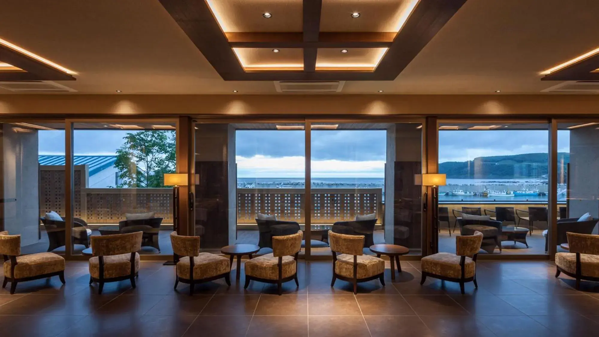 Lounge or bar in Kitakobushi Shiretoko Hotel & Resort Lounge or bar in Kitakobushi Shiretoko Hotel & Resort