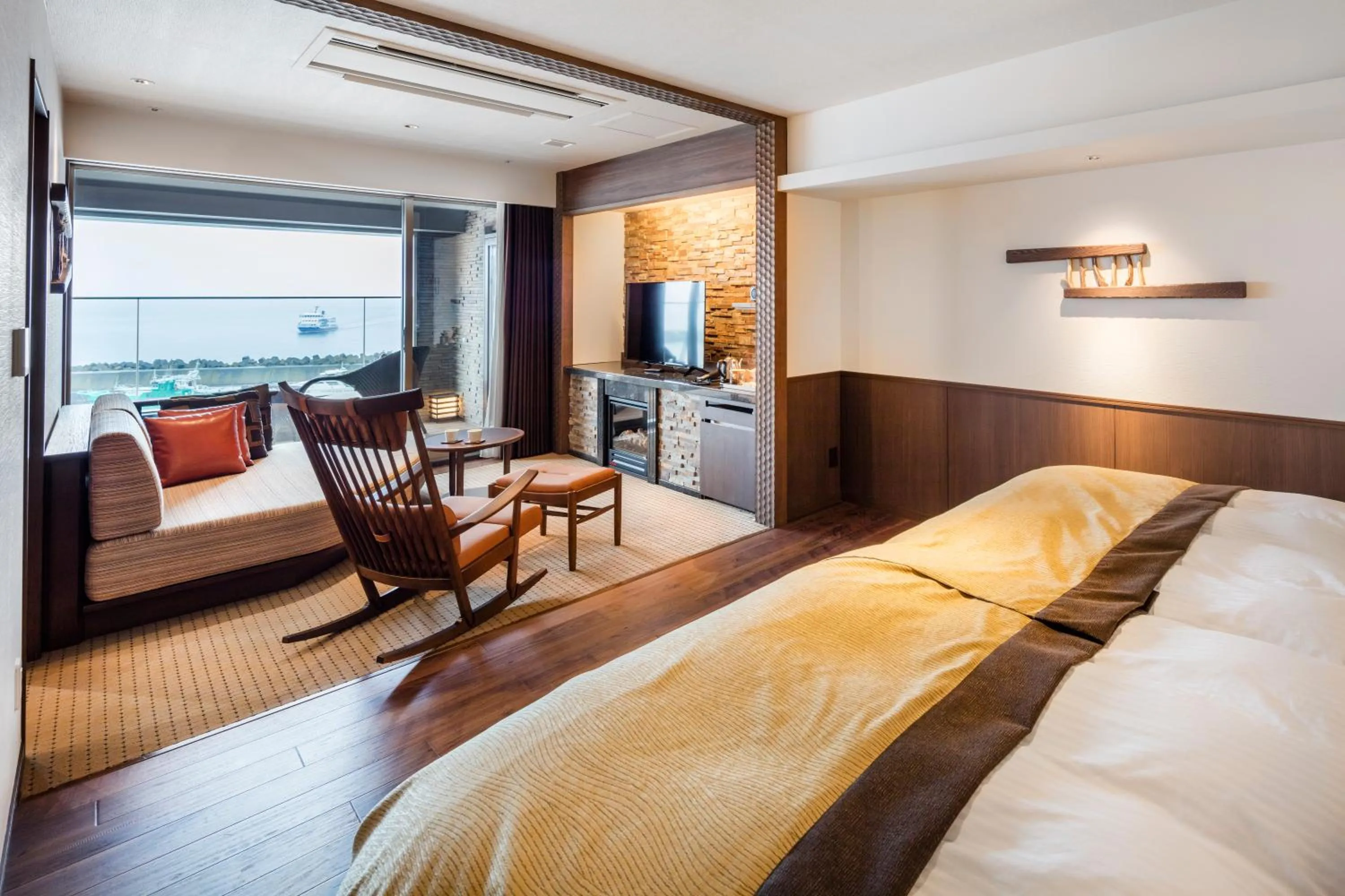 Living room, Bed in Kitakobushi Shiretoko Hotel & Resort