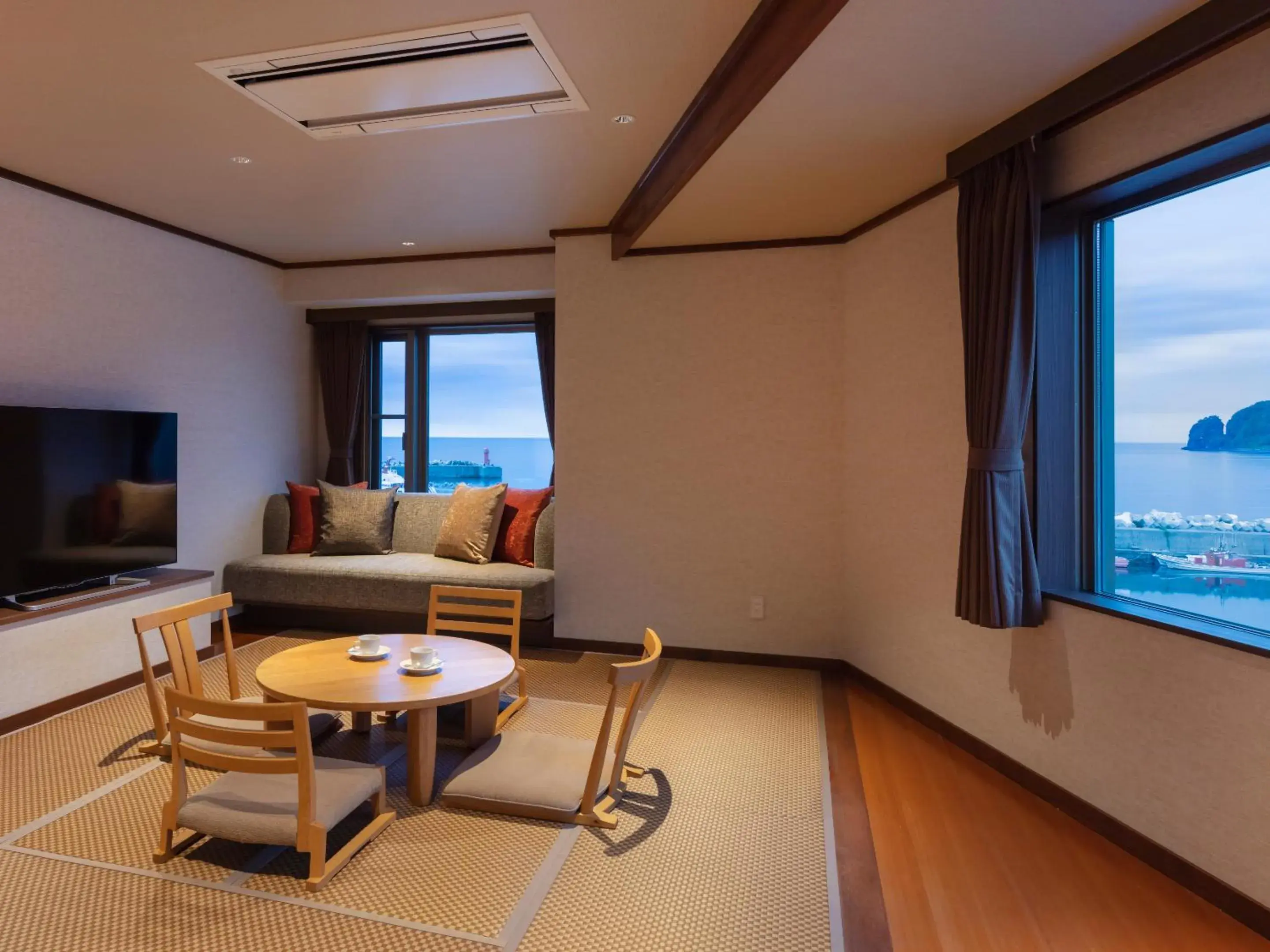 Living room in Kitakobushi Shiretoko Hotel & Resort Living room in Kitakobushi Shiretoko Hotel & Resort