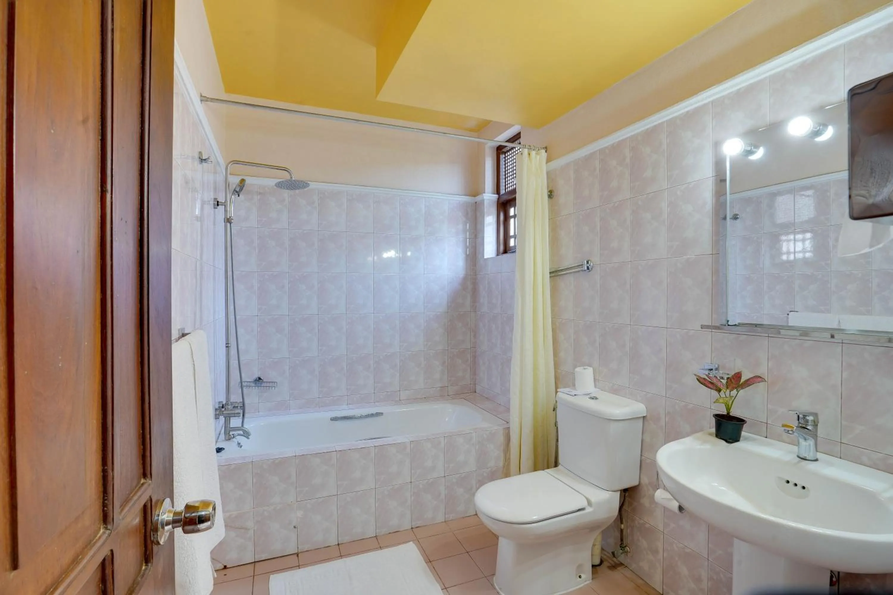 Shower in AIDA Hotel - Bentota