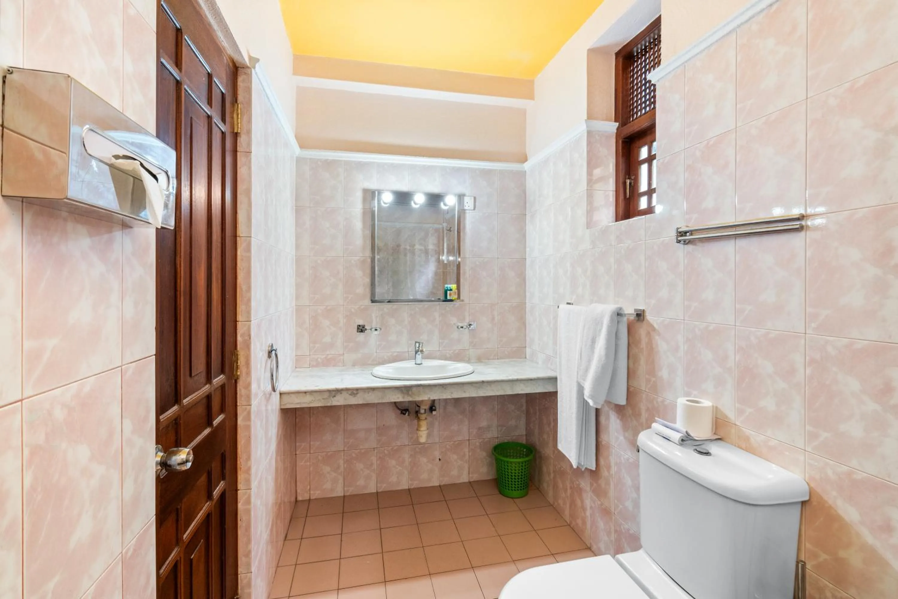 Shower in AIDA Hotel - Bentota