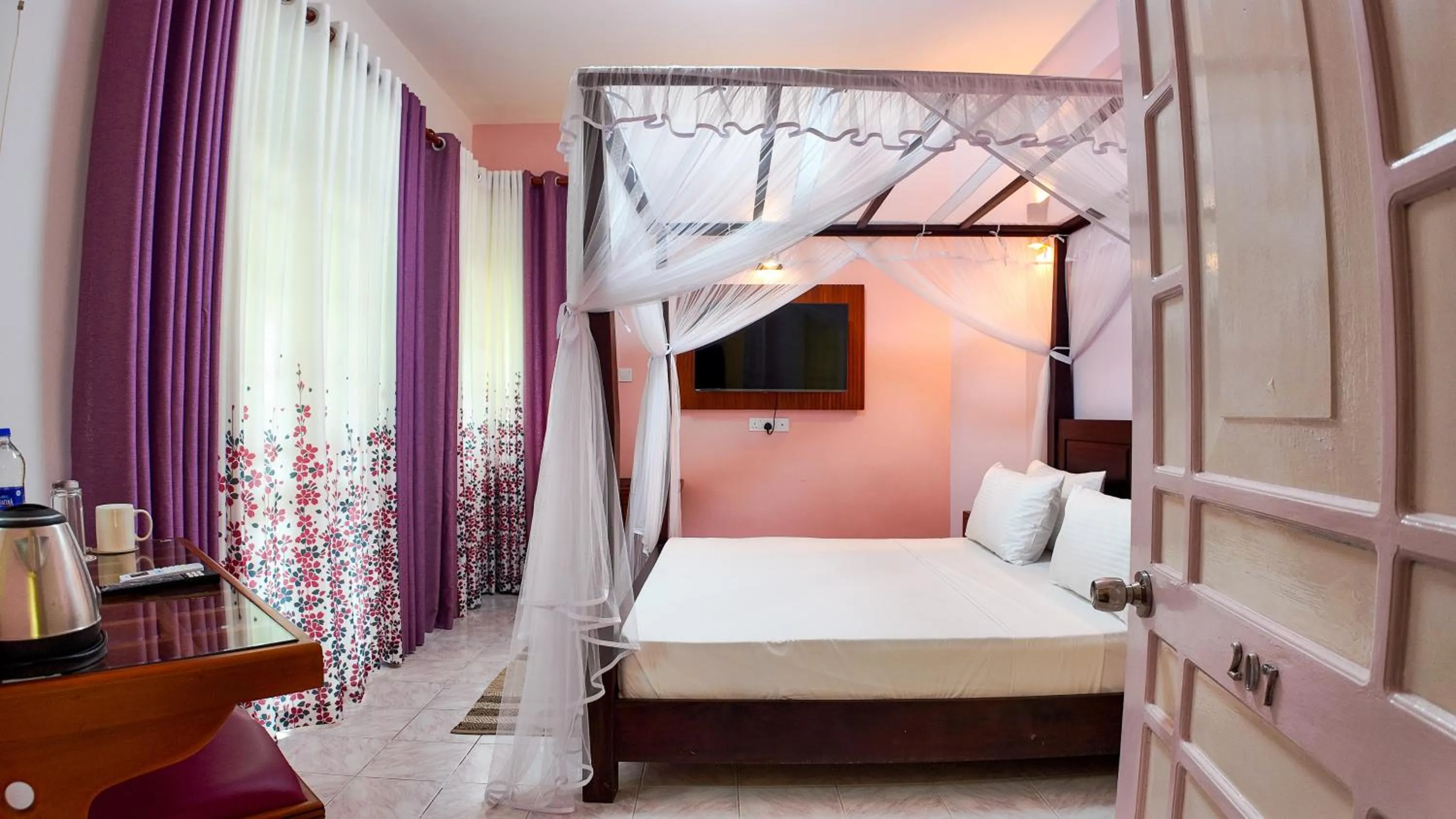 Bedroom, Bed in AIDA Hotel - Bentota