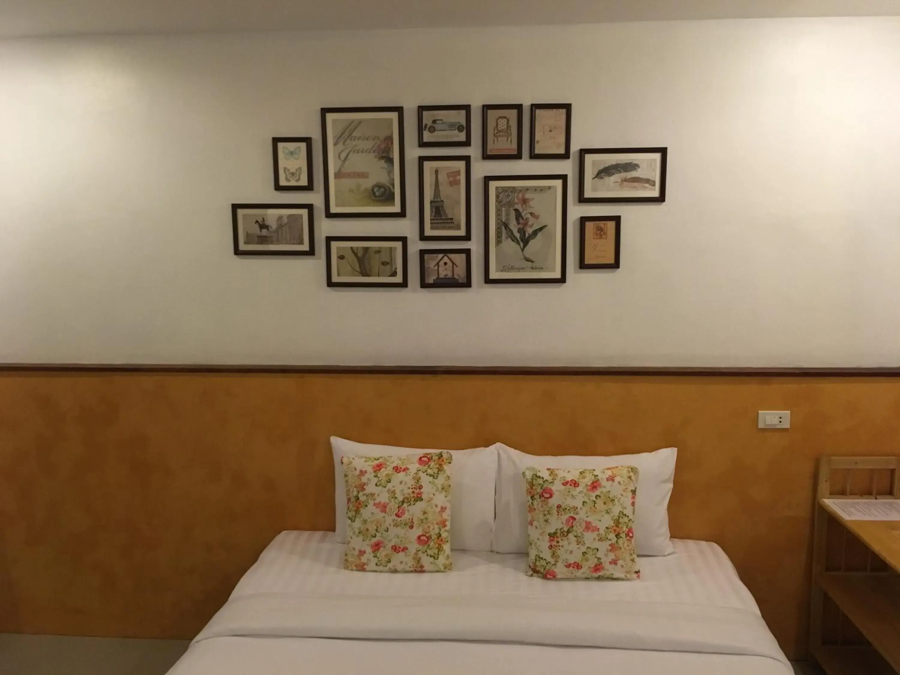 Photo of the whole room, Bed in Benjamin's Hut Photo of the whole room, Bed in Benjamin's Hut