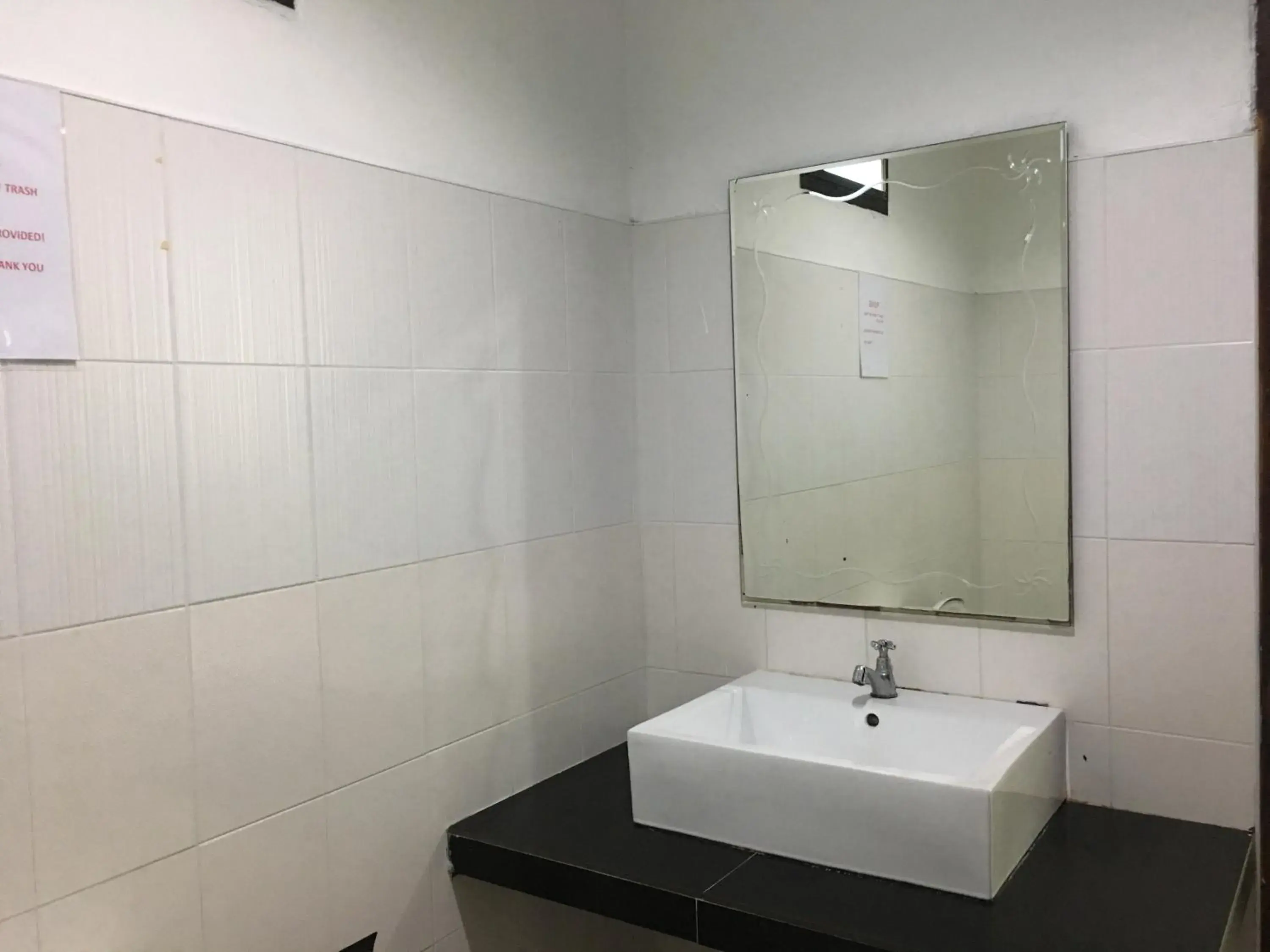 Bathroom in Benjamin's Hut Bathroom in Benjamin's Hut