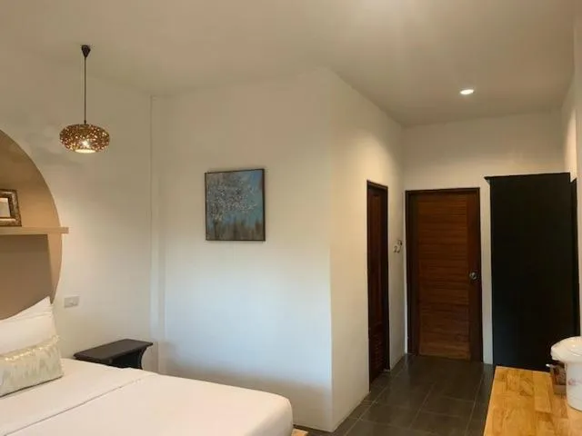 Photo of the whole room, Bed in Benjamin's Hut