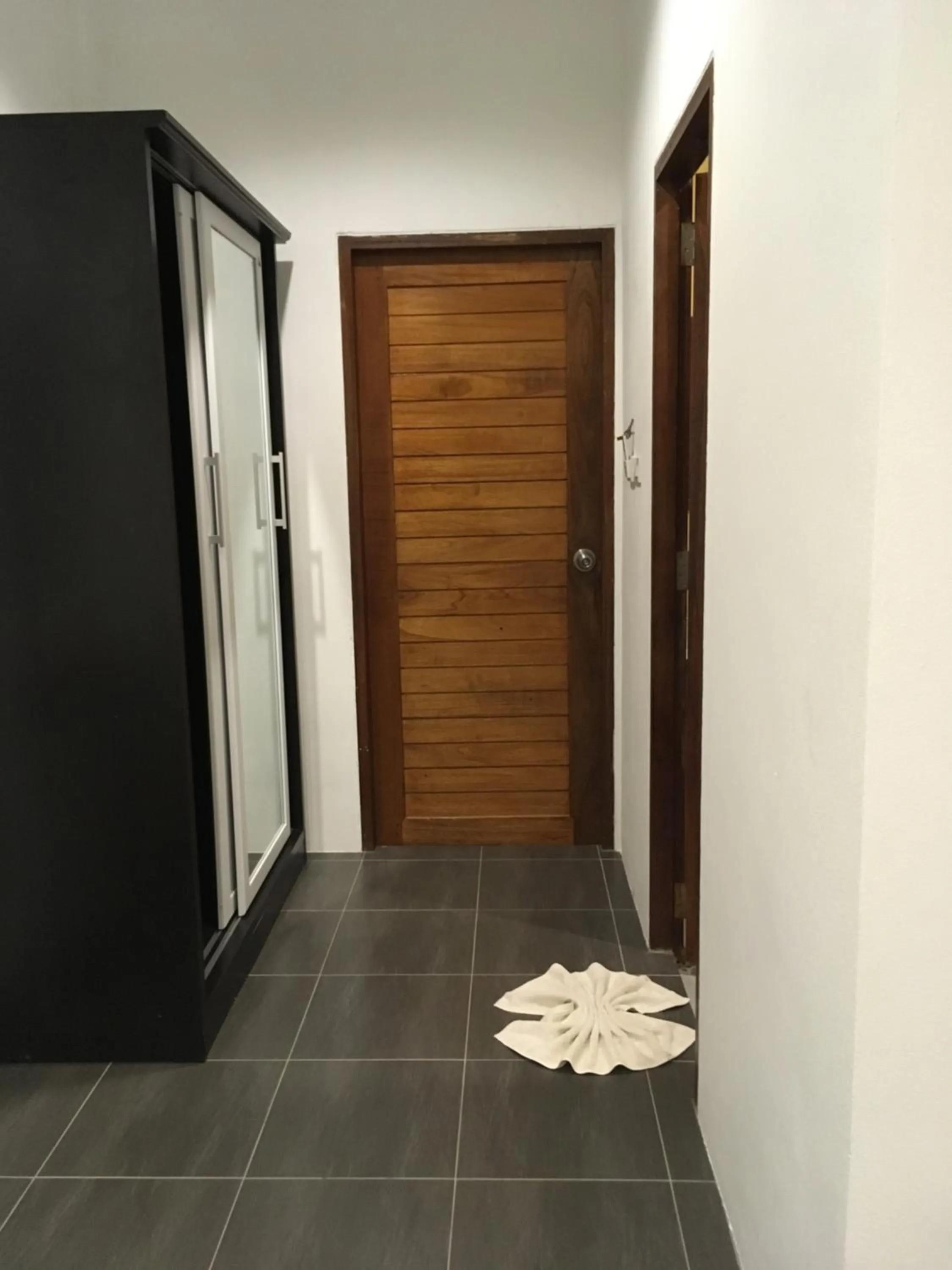 Photo of the whole room in Benjamin's Hut