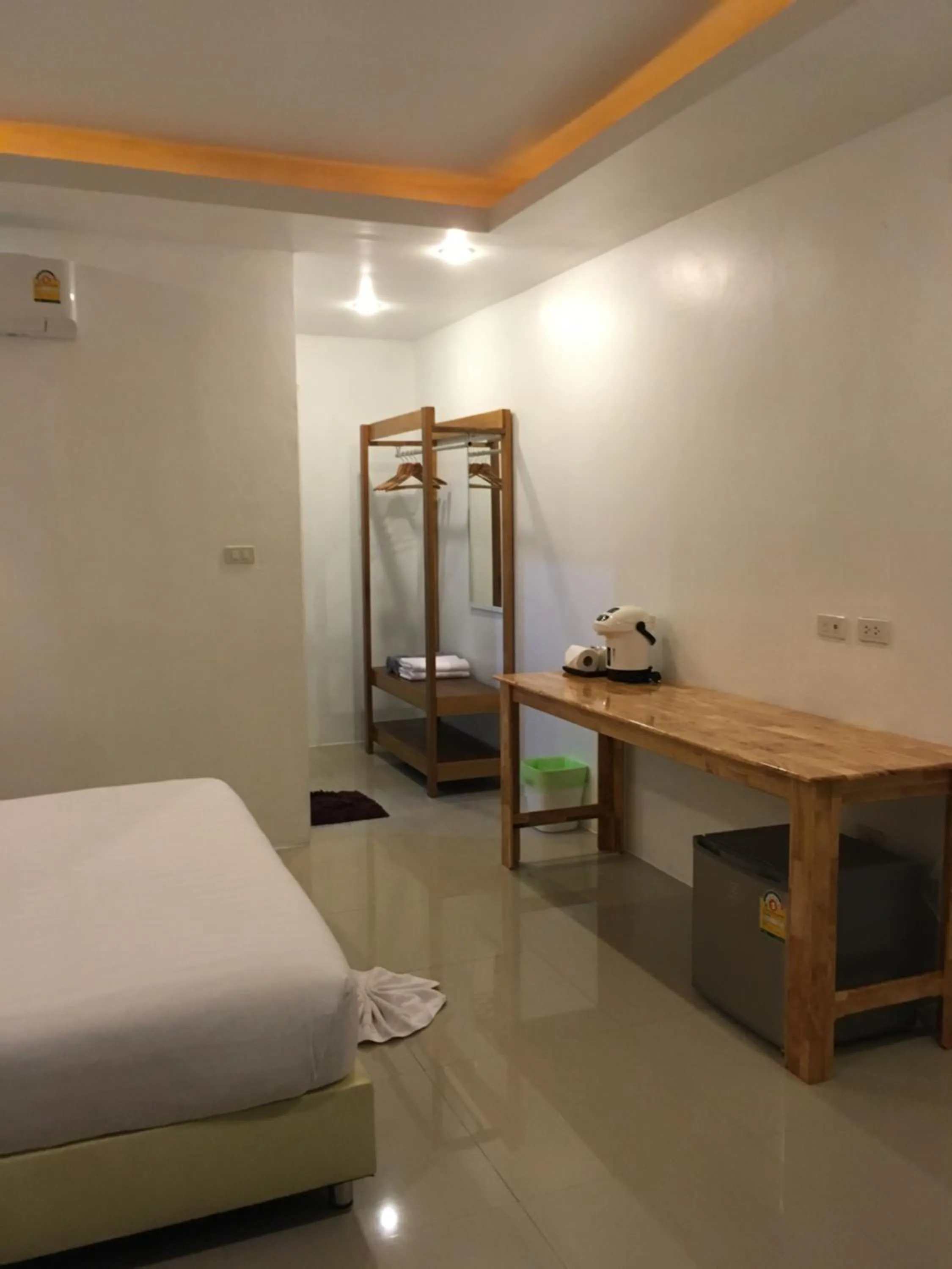 Photo of the whole room, Bed in Benjamin's Hut