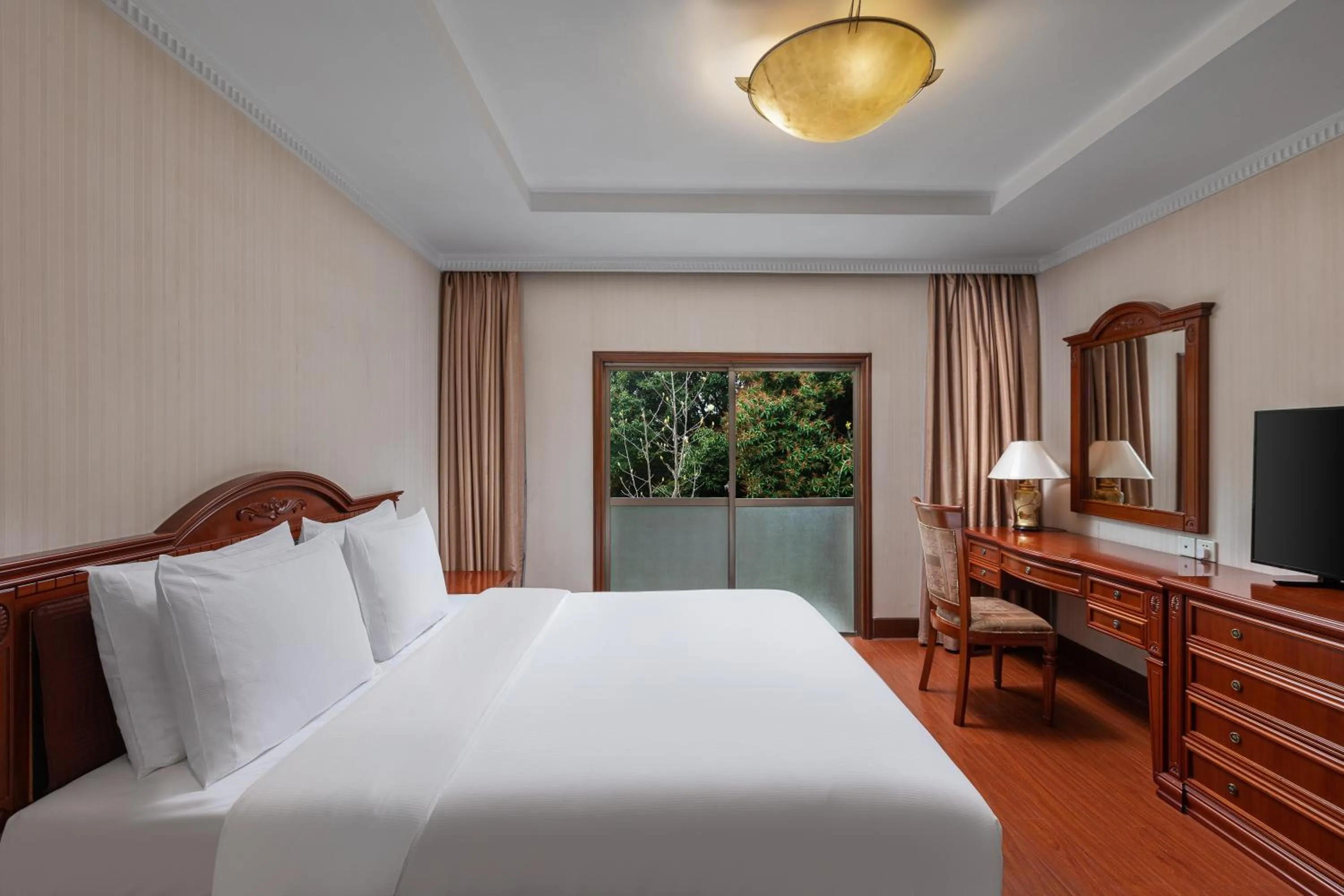 Bed in Xiamen C&D Hotel