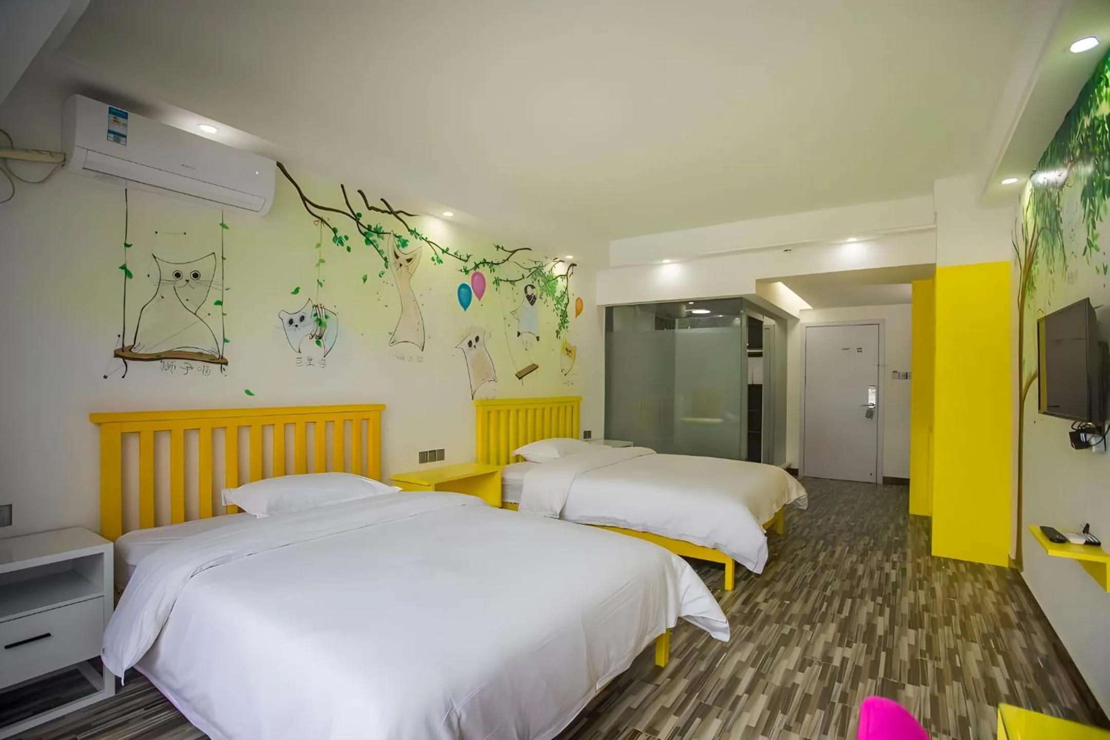 Photo of the whole room, Bed in Zhangjiajie Cat Theme Inn