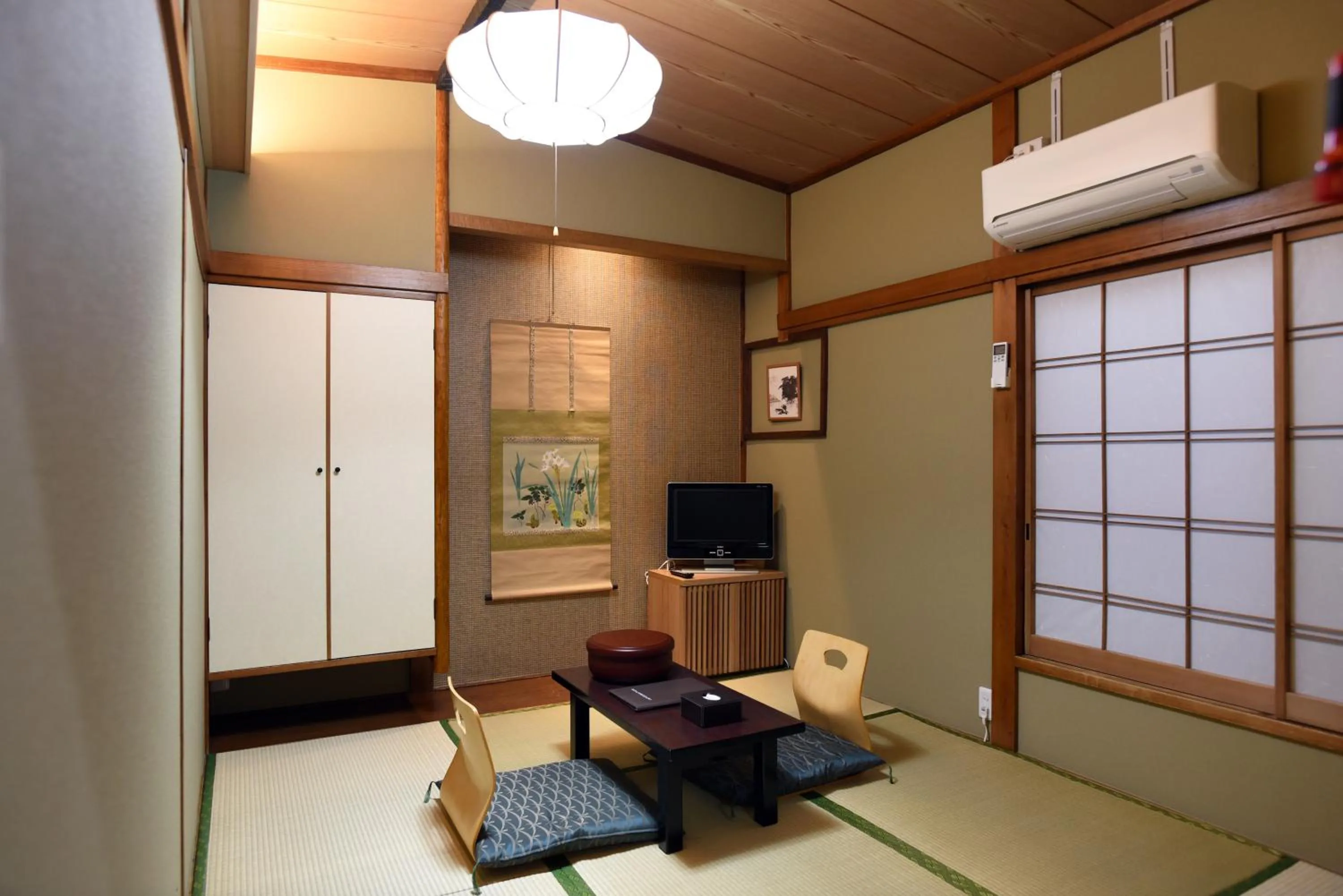 Photo of the whole room in Ryokan Sansuiso