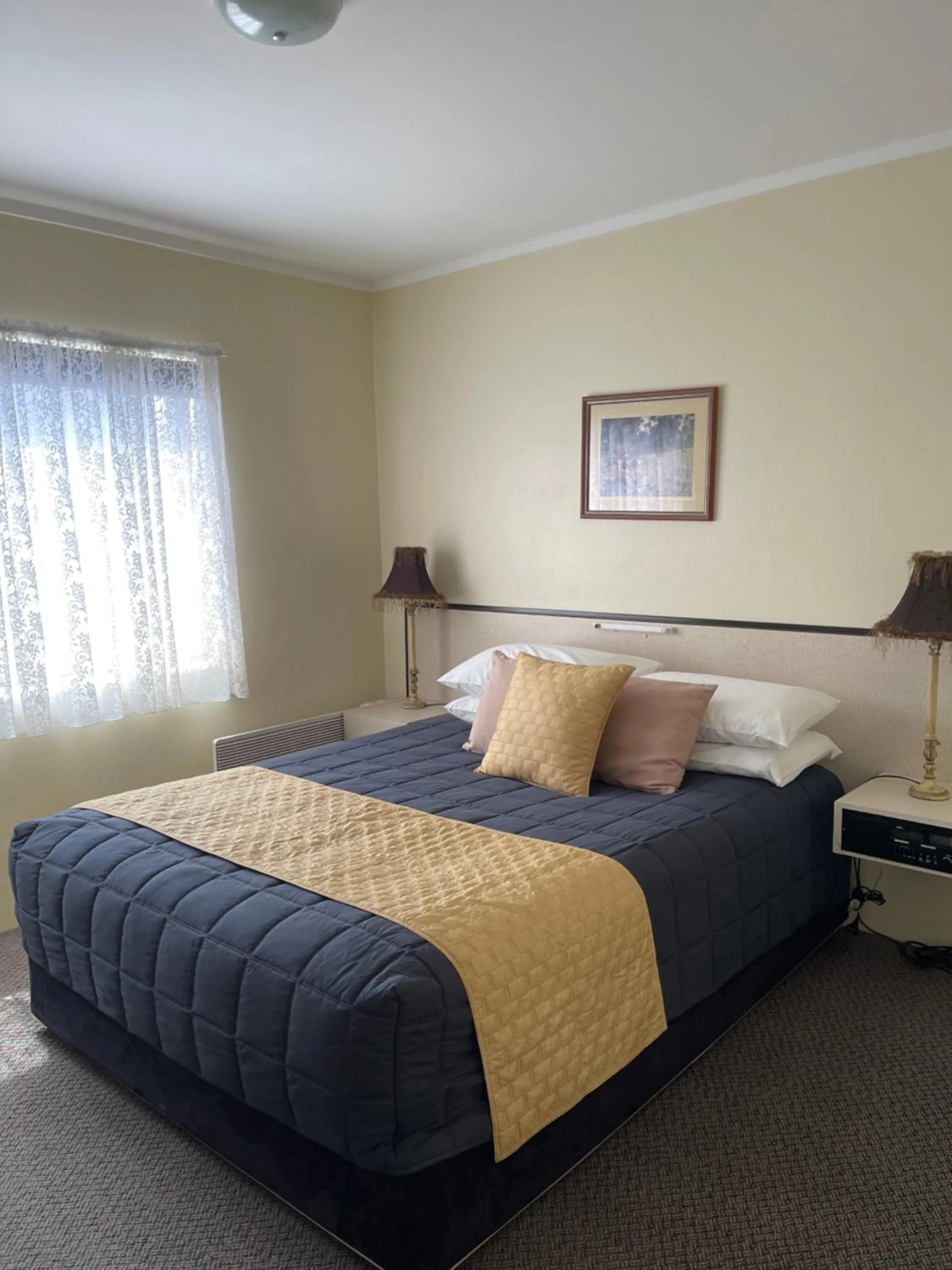 Bed in Westwood Motor Inn