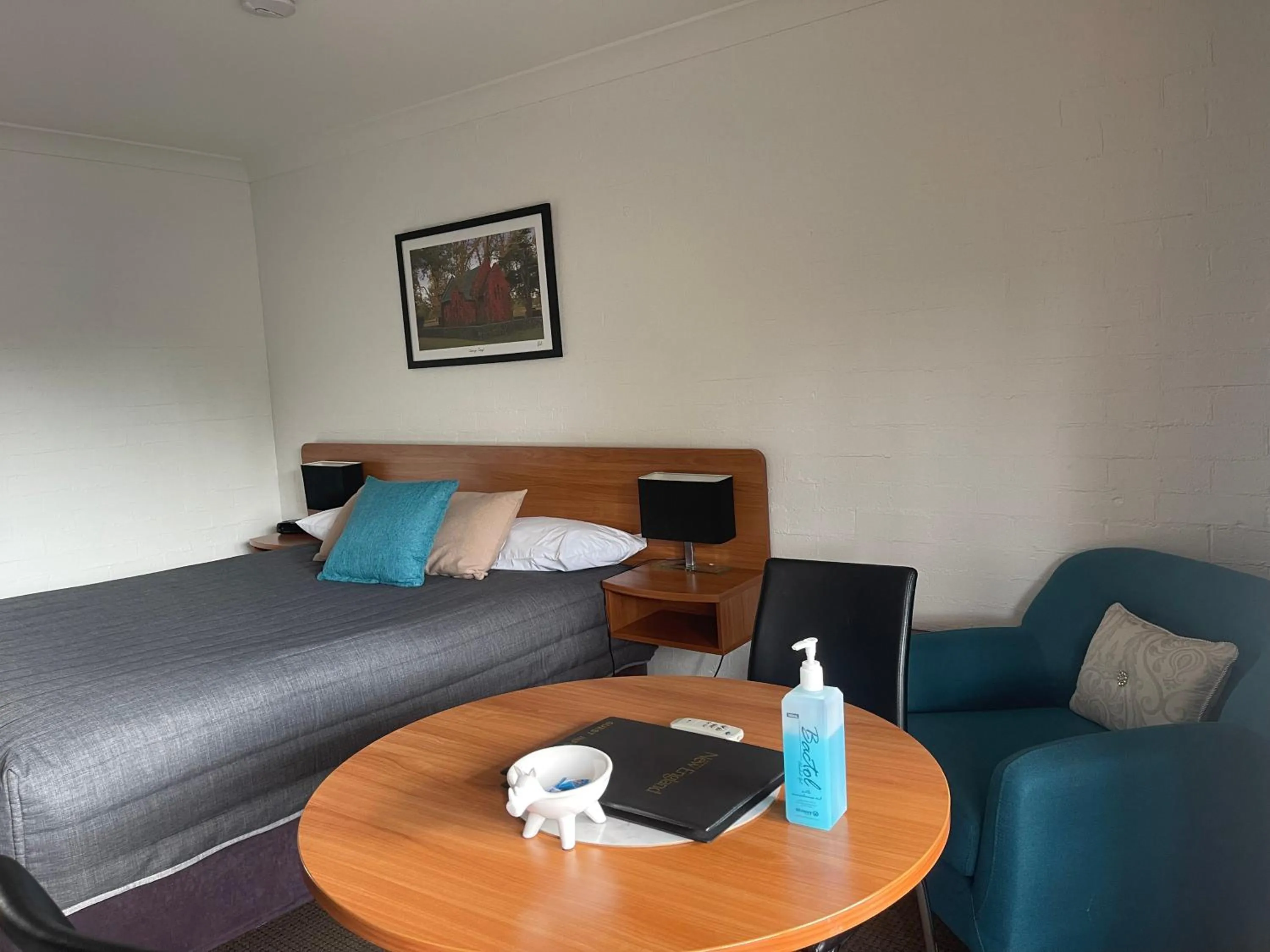 Bed in Westwood Motor Inn