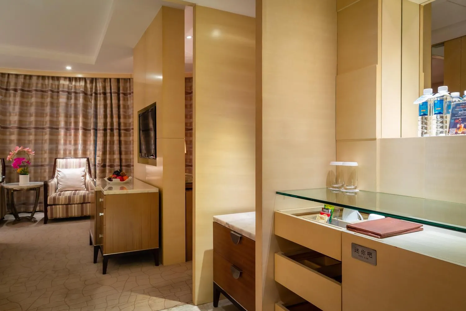 Decorative detail, Bed in Zhejiang Hotel