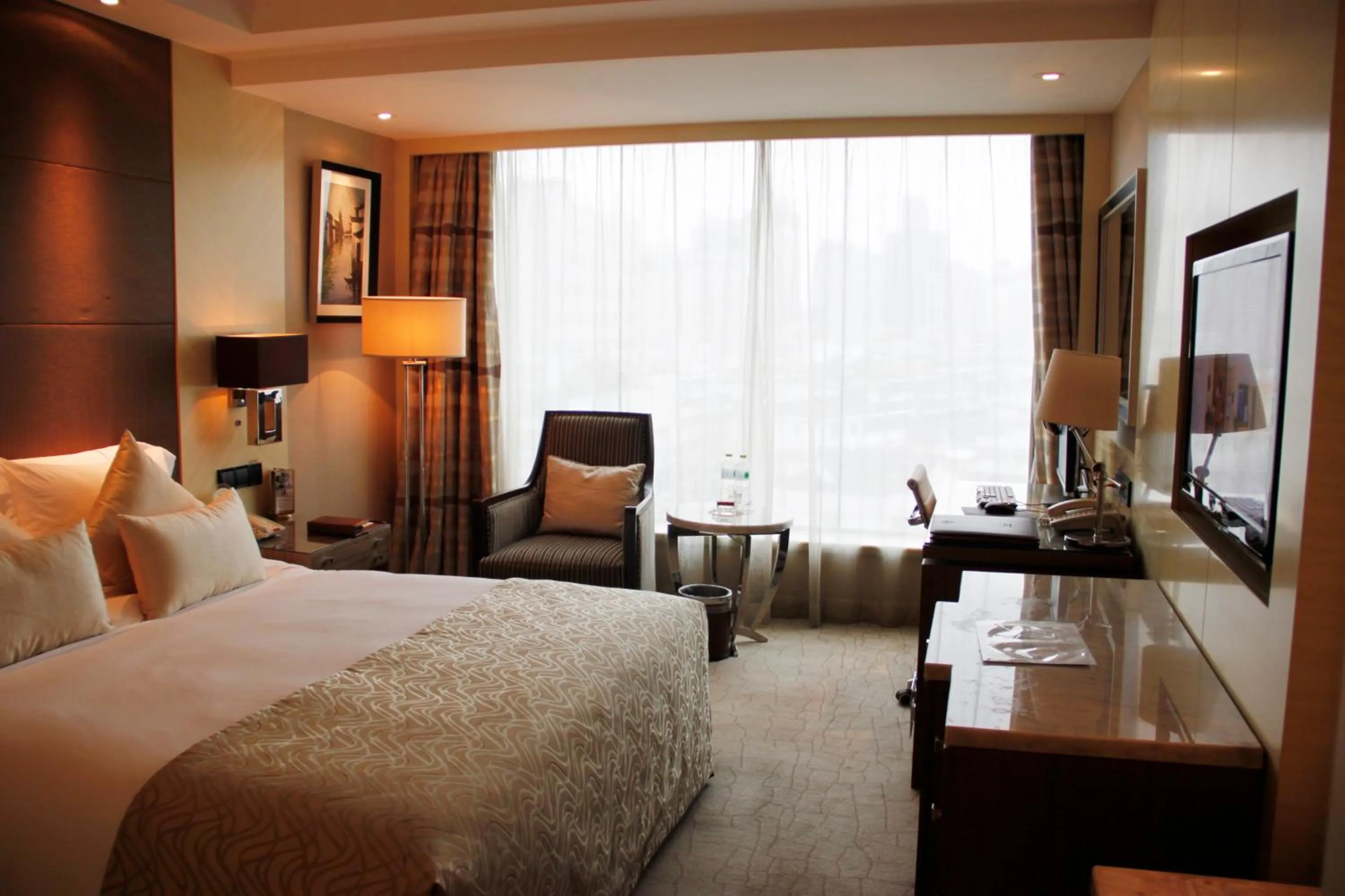 Photo of the whole room, Bed in Zhejiang Hotel