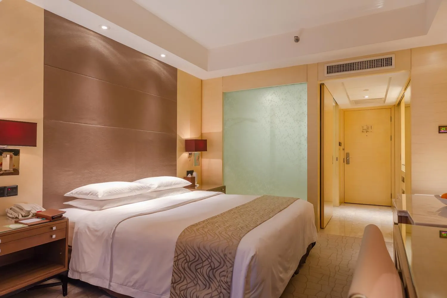 Photo of the whole room, Bed in Zhejiang Hotel