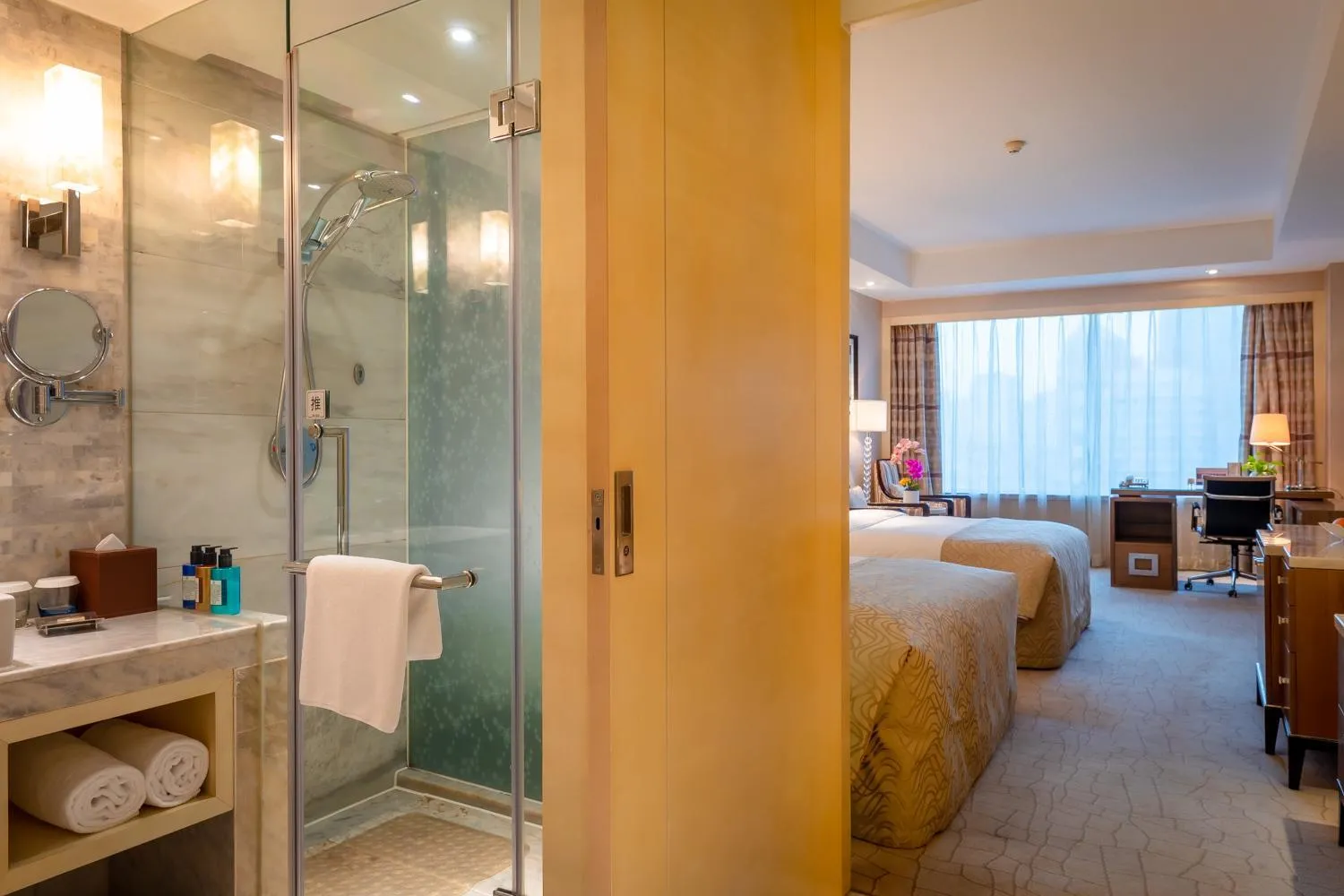 Bathroom, Bed in Zhejiang Hotel