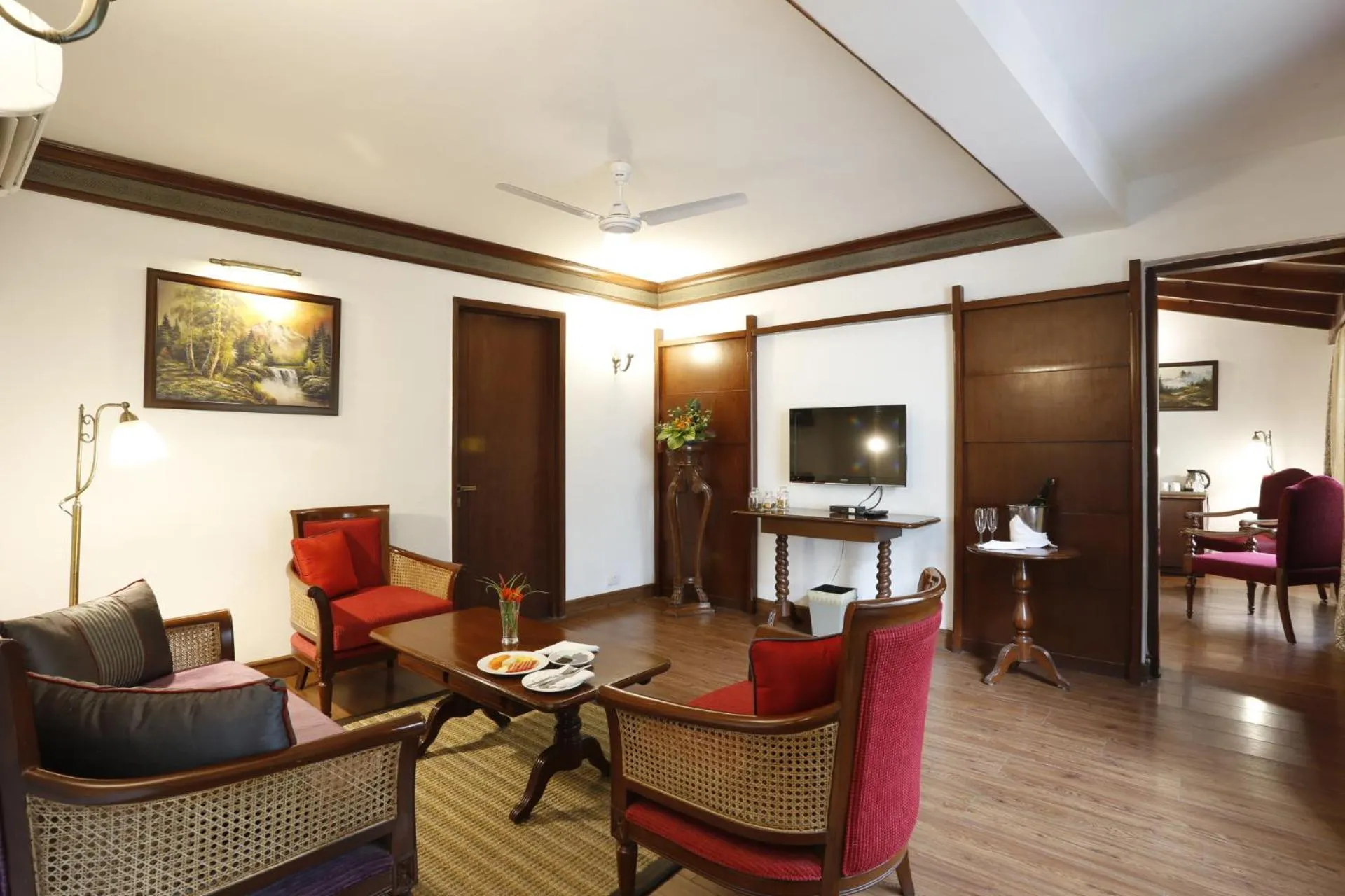Living room in The Naini Retreat, Nainital by Leisure Hotels
