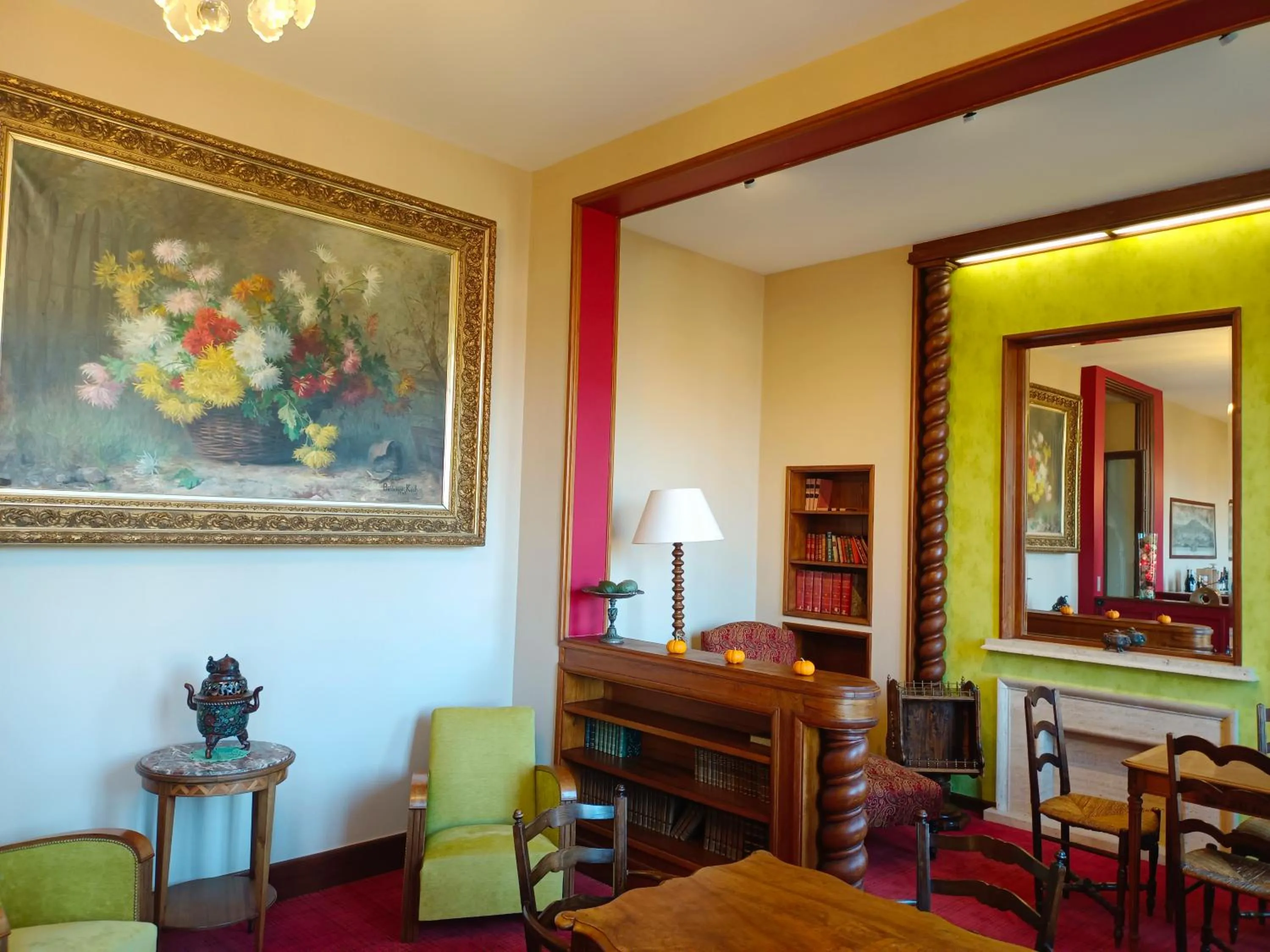 Library in Appart'Hotel Parc Johan