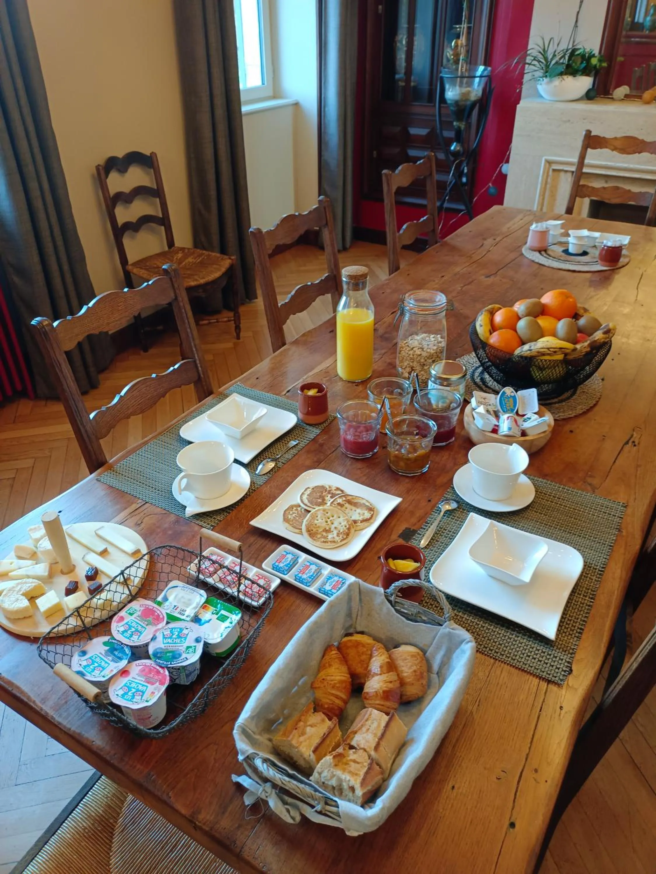 Breakfast in Appart'Hotel Parc Johan