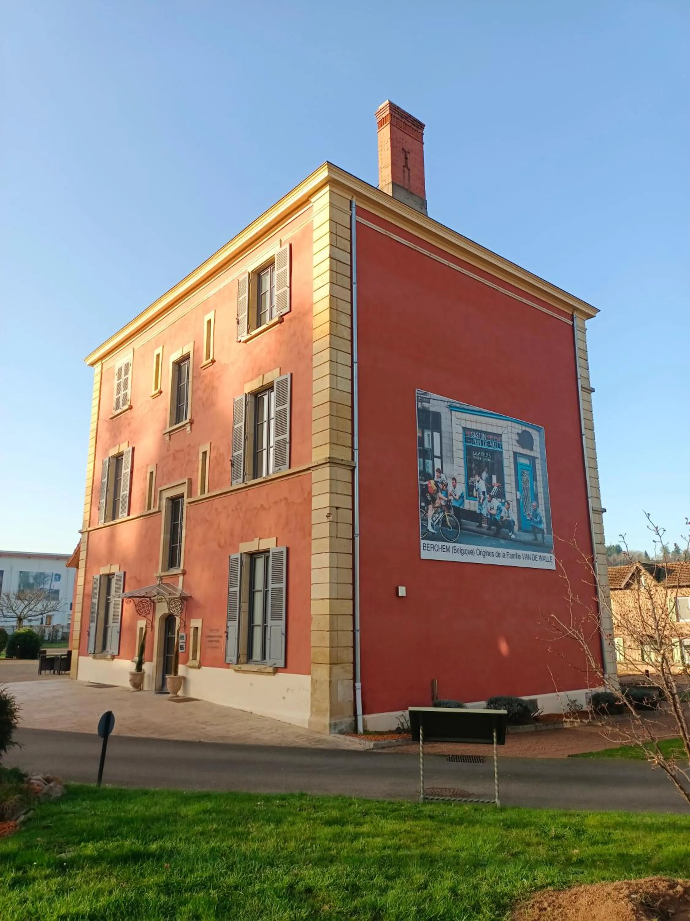 Property building in Appart'Hotel Parc Johan