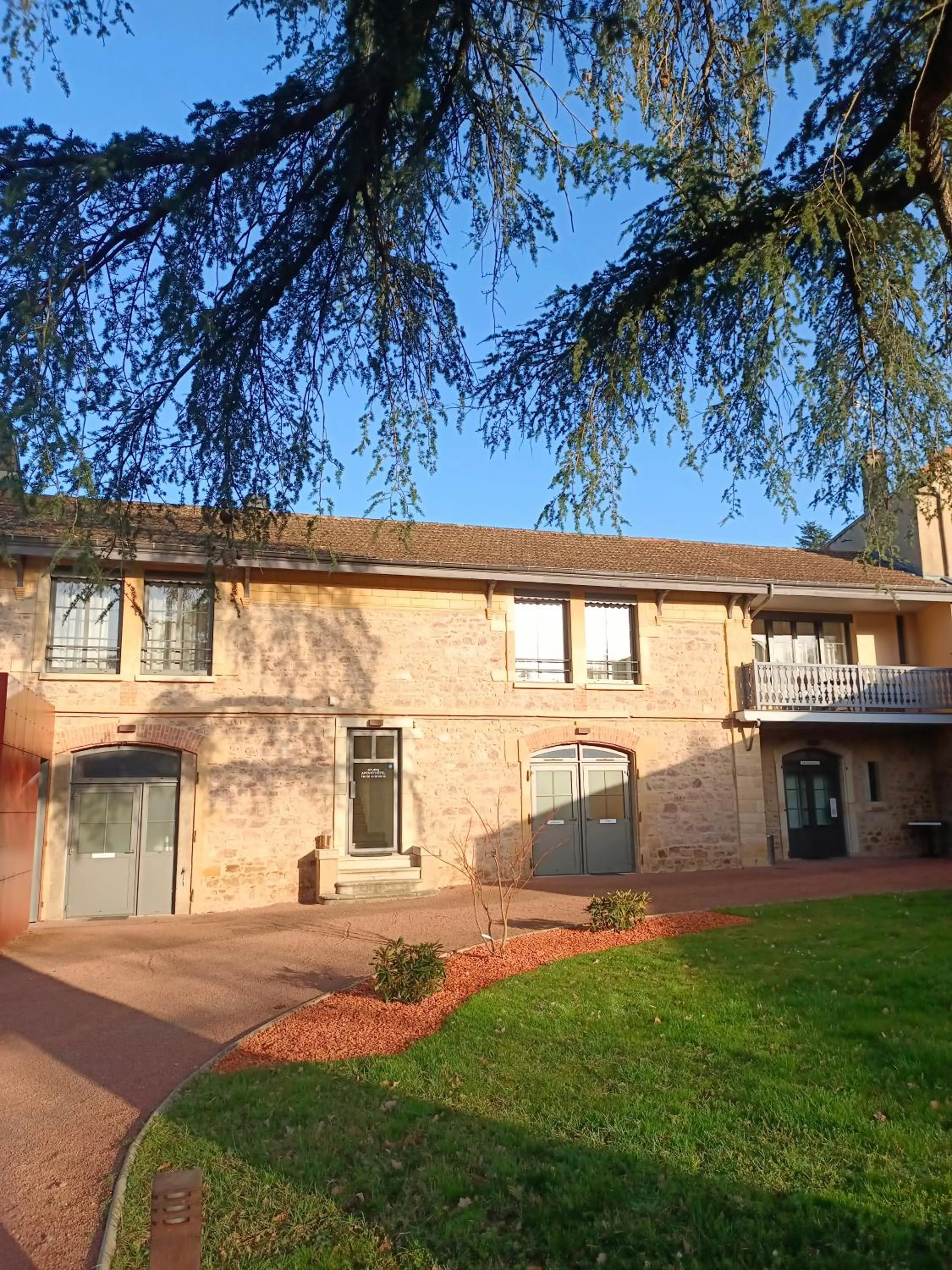 Facade/entrance in Appart'Hotel Parc Johan
