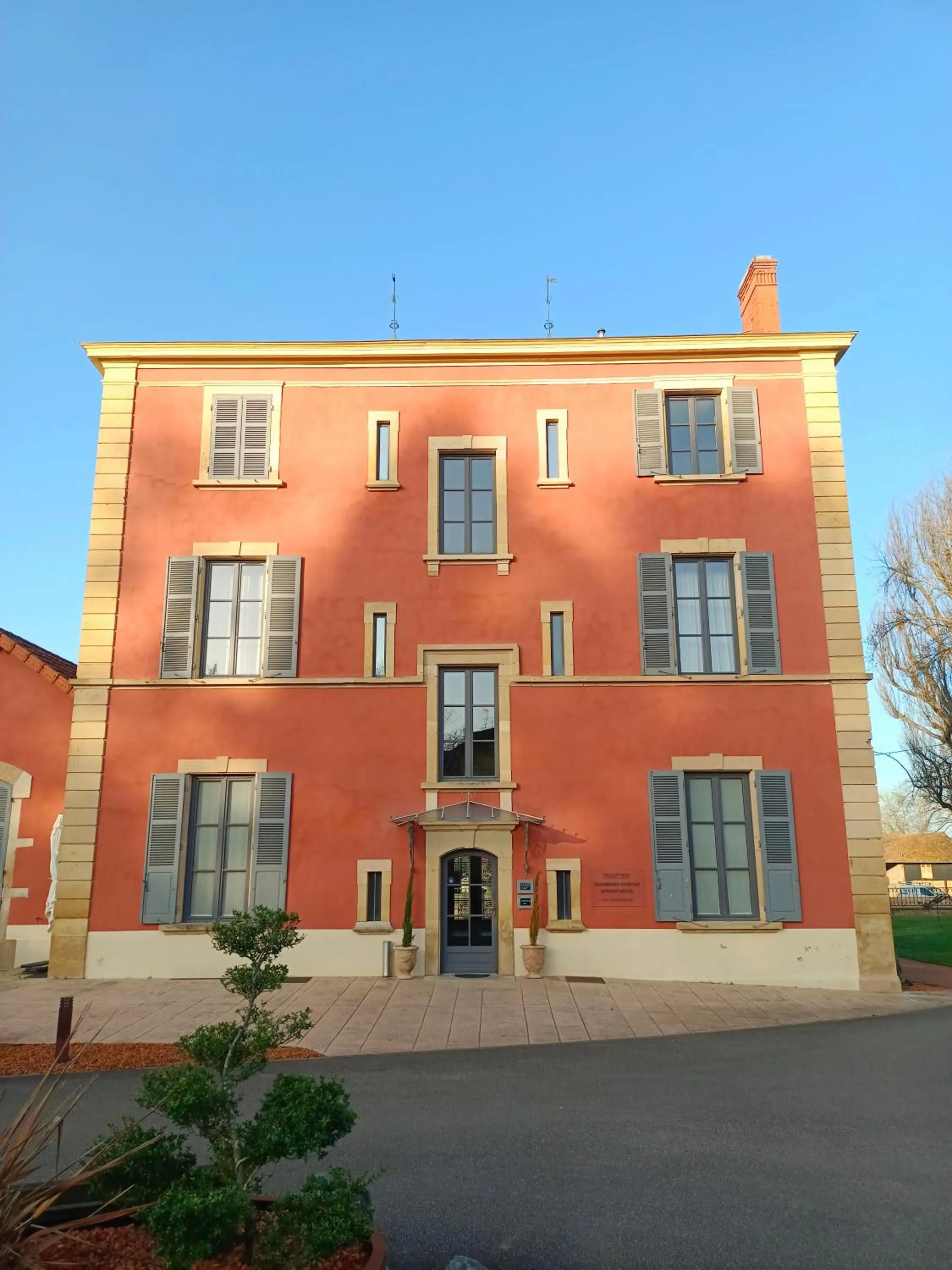 Property building in Appart'Hotel Parc Johan