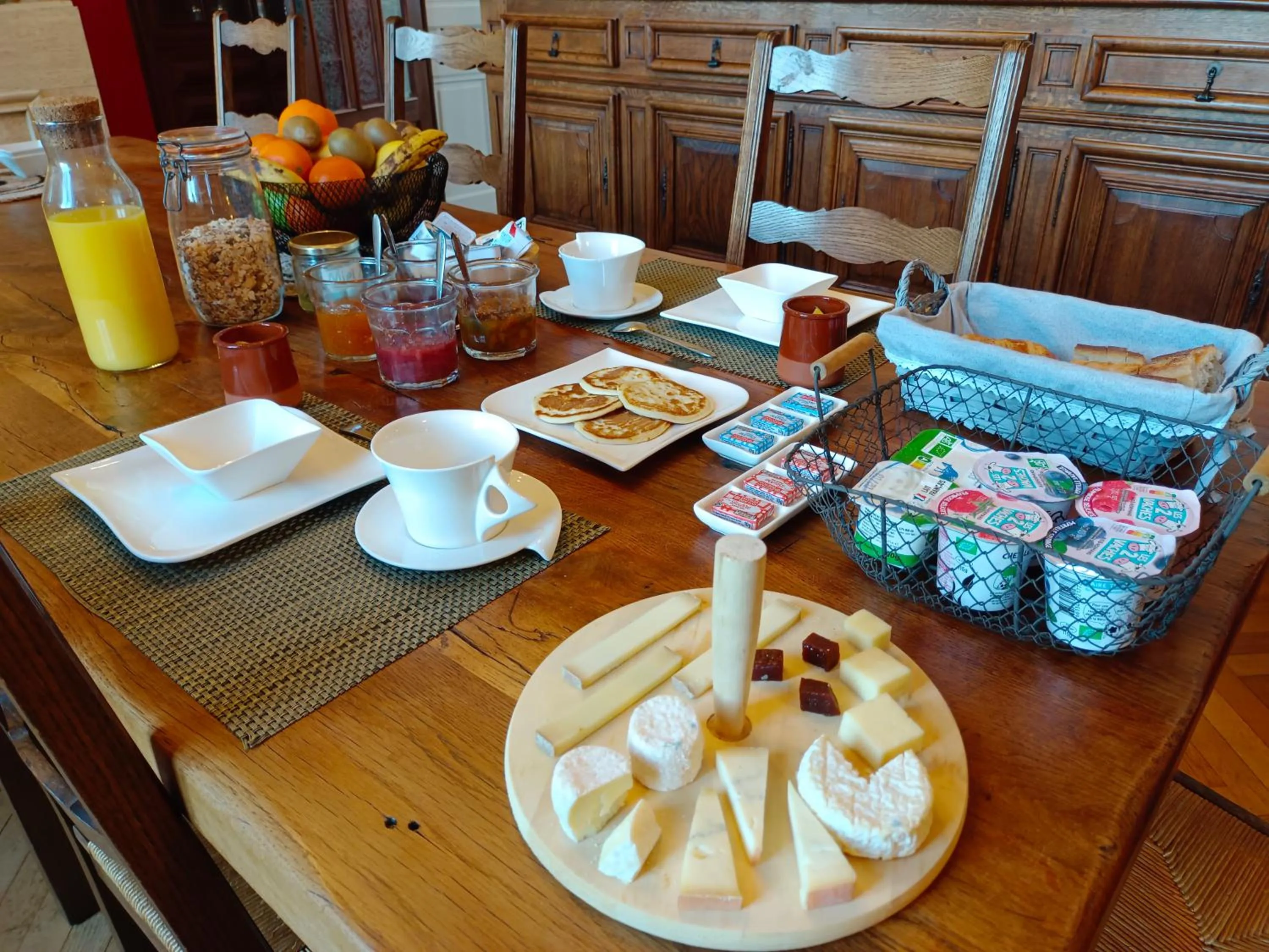 Breakfast in Appart'Hotel Parc Johan