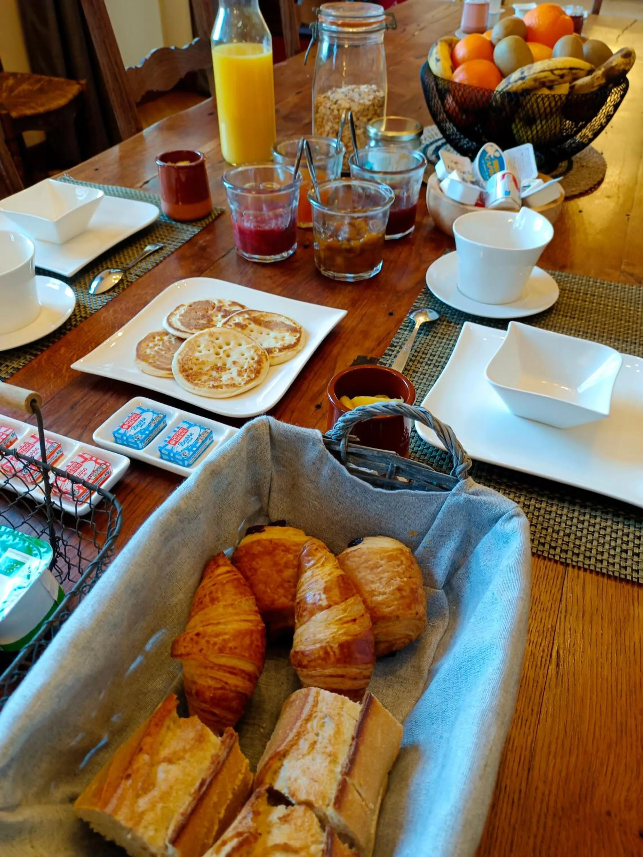 Breakfast in Appart'Hotel Parc Johan