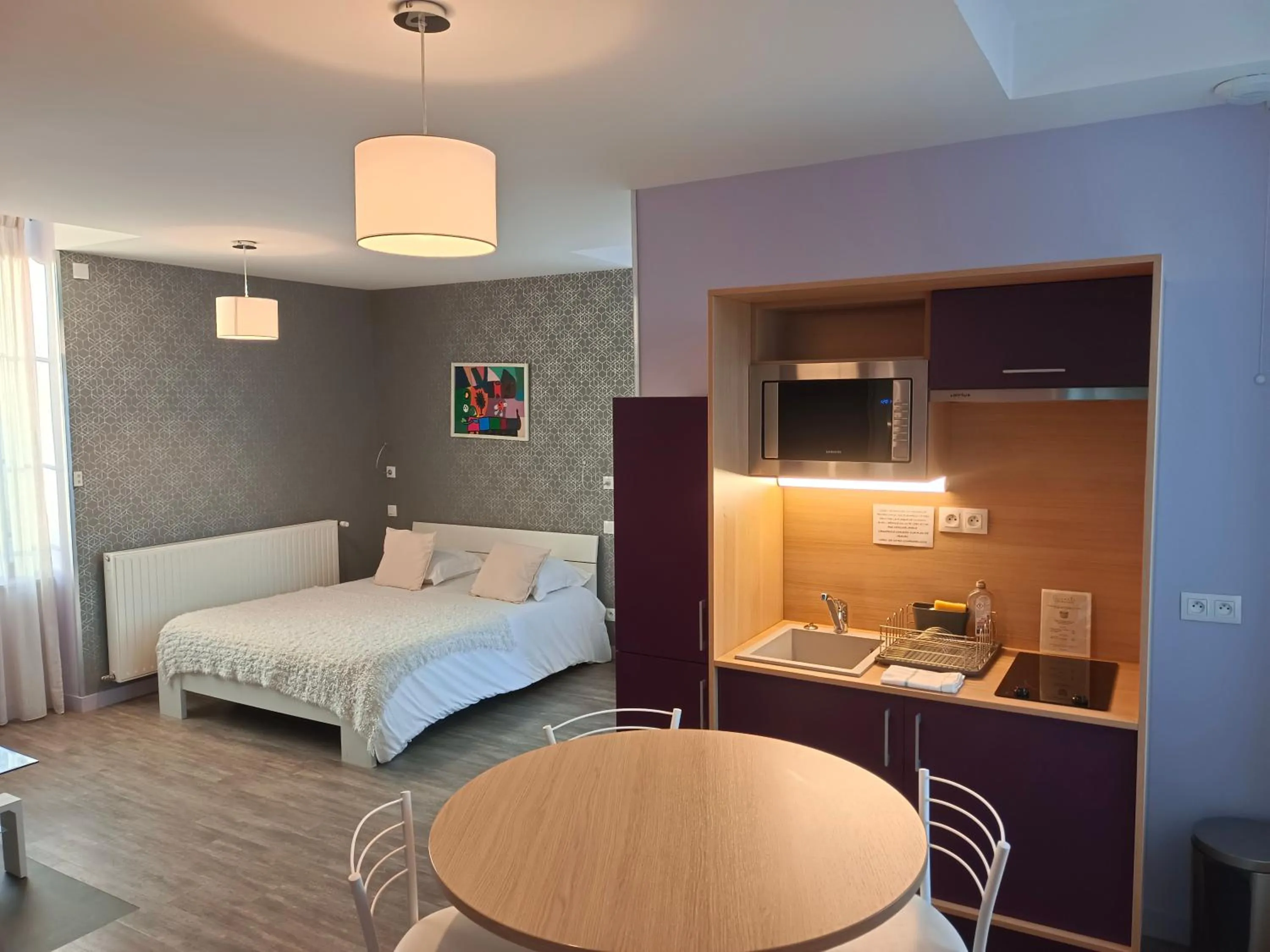 Kitchen or kitchenette, Bed in Appart'Hotel Parc Johan