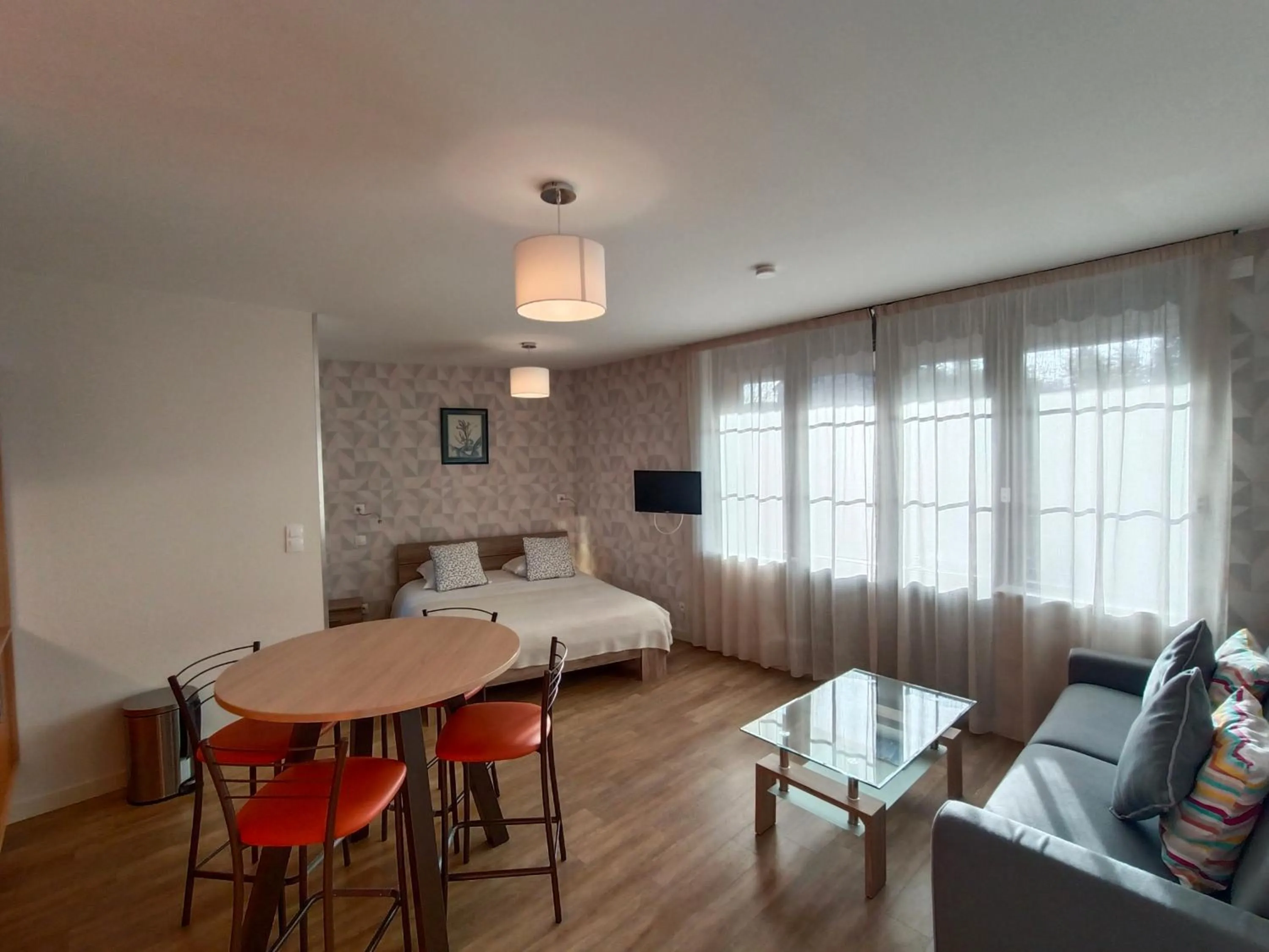 Patio, Bed in Appart'Hotel Parc Johan