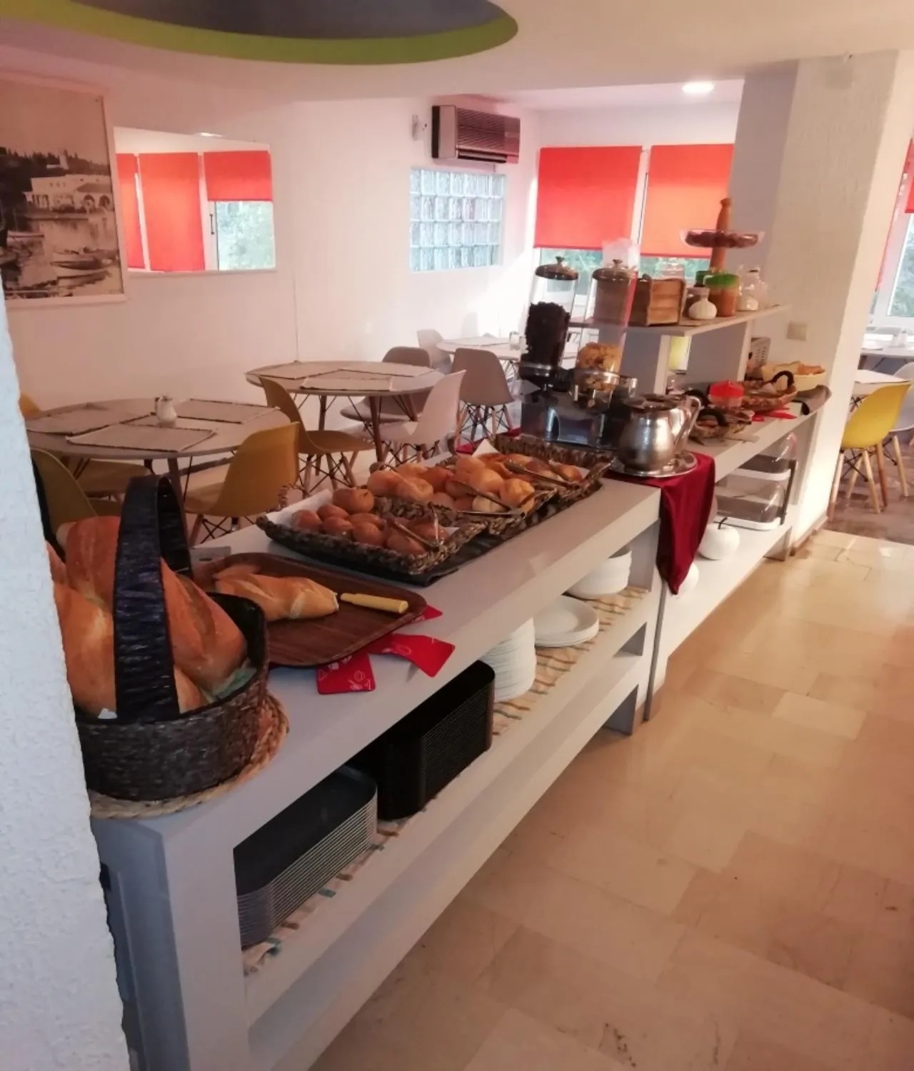 Restaurant/places to eat in Helena Hotel